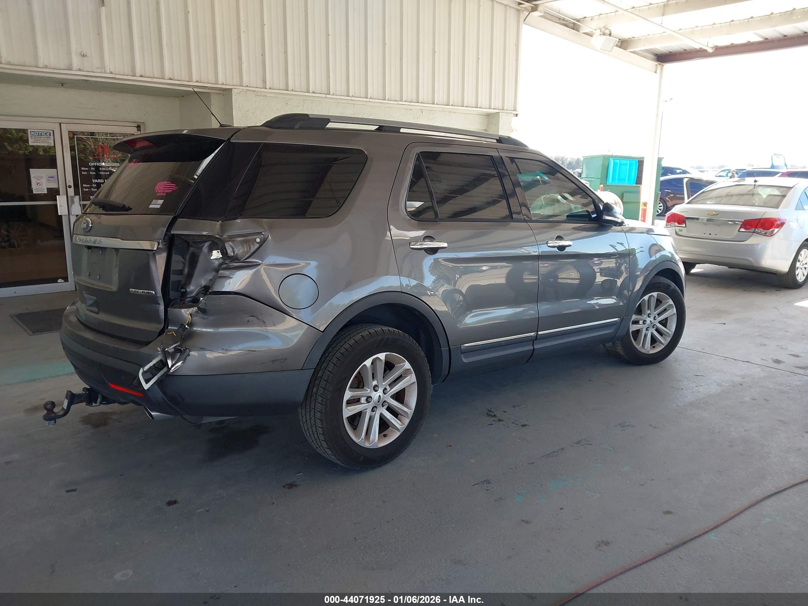 FORD EXPLORER image 4
