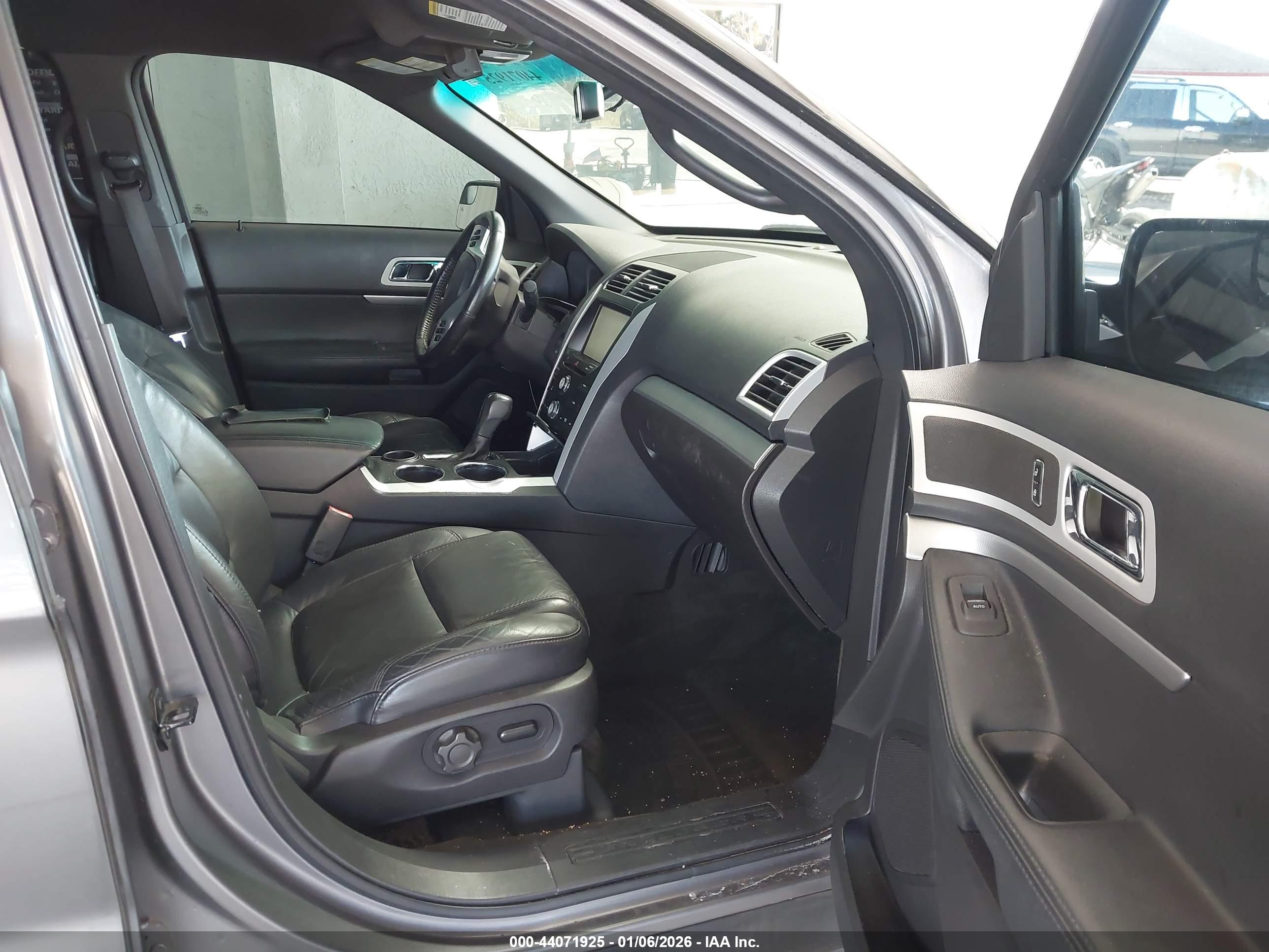 FORD EXPLORER image 5