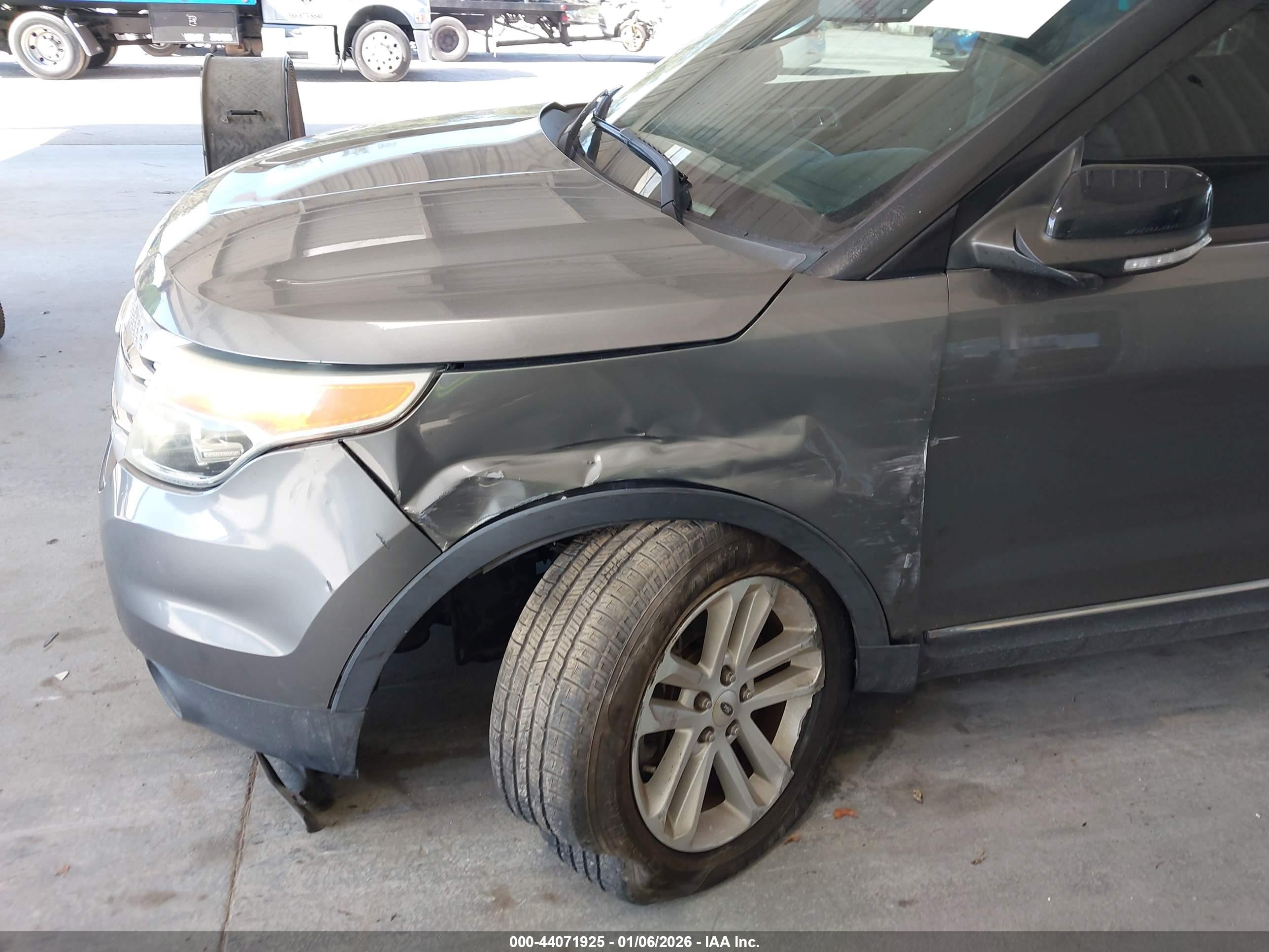FORD EXPLORER image 6