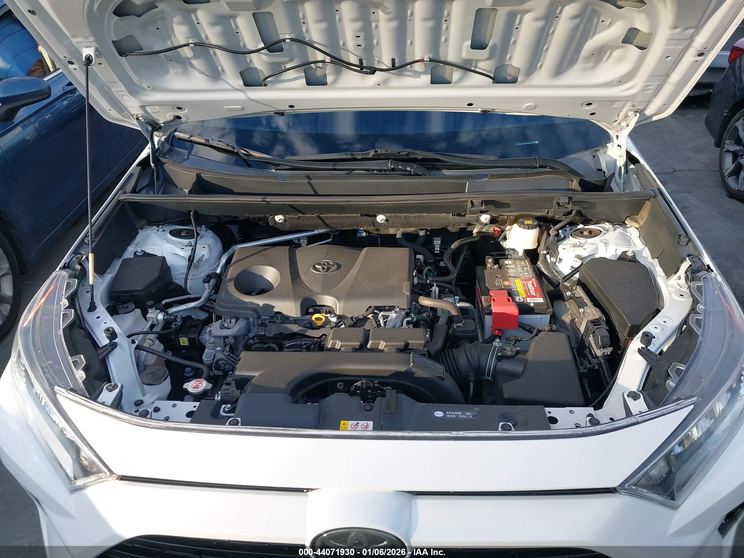 TOYOTA RAV4 image 10