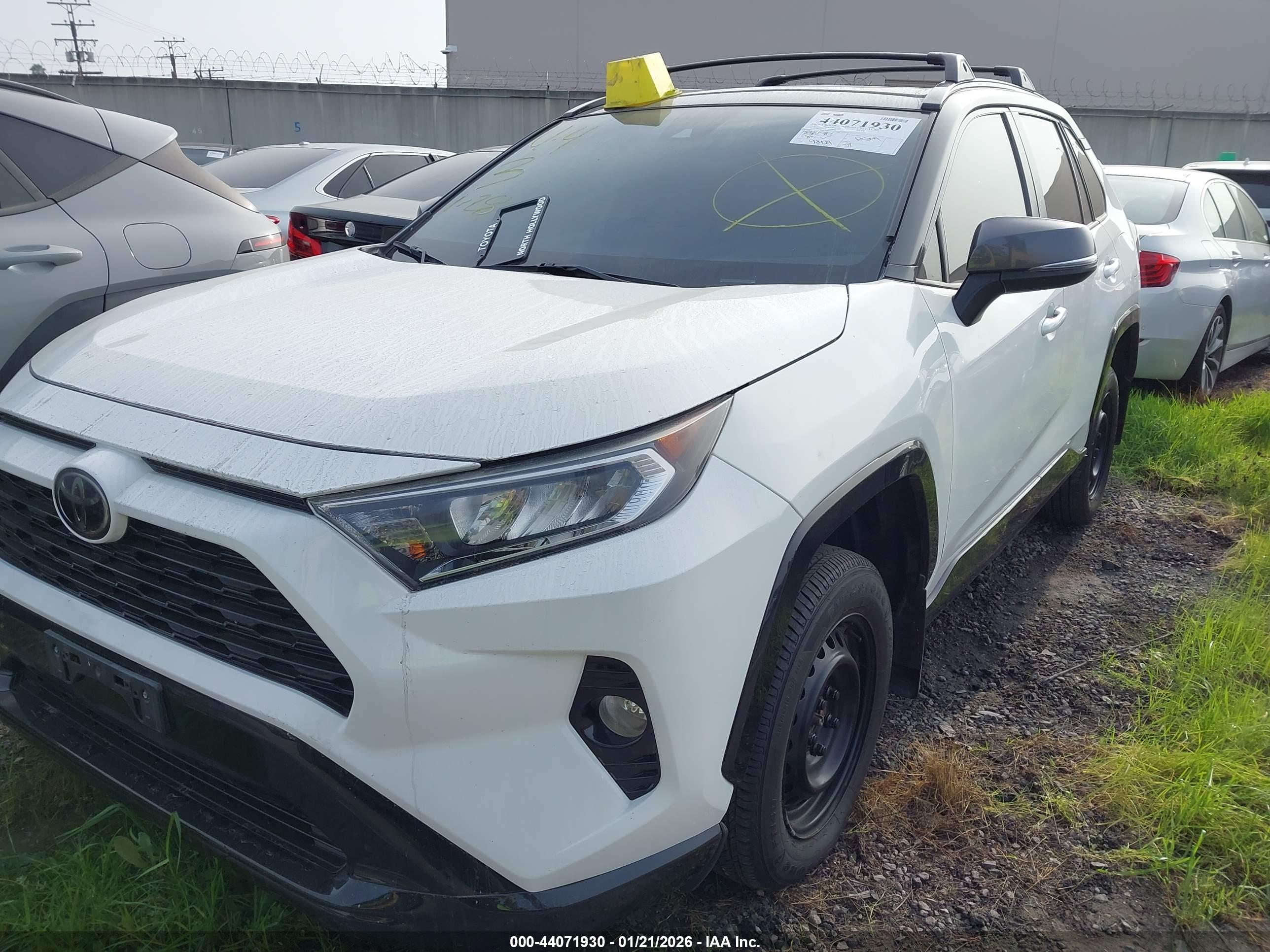 TOYOTA RAV4 image 2