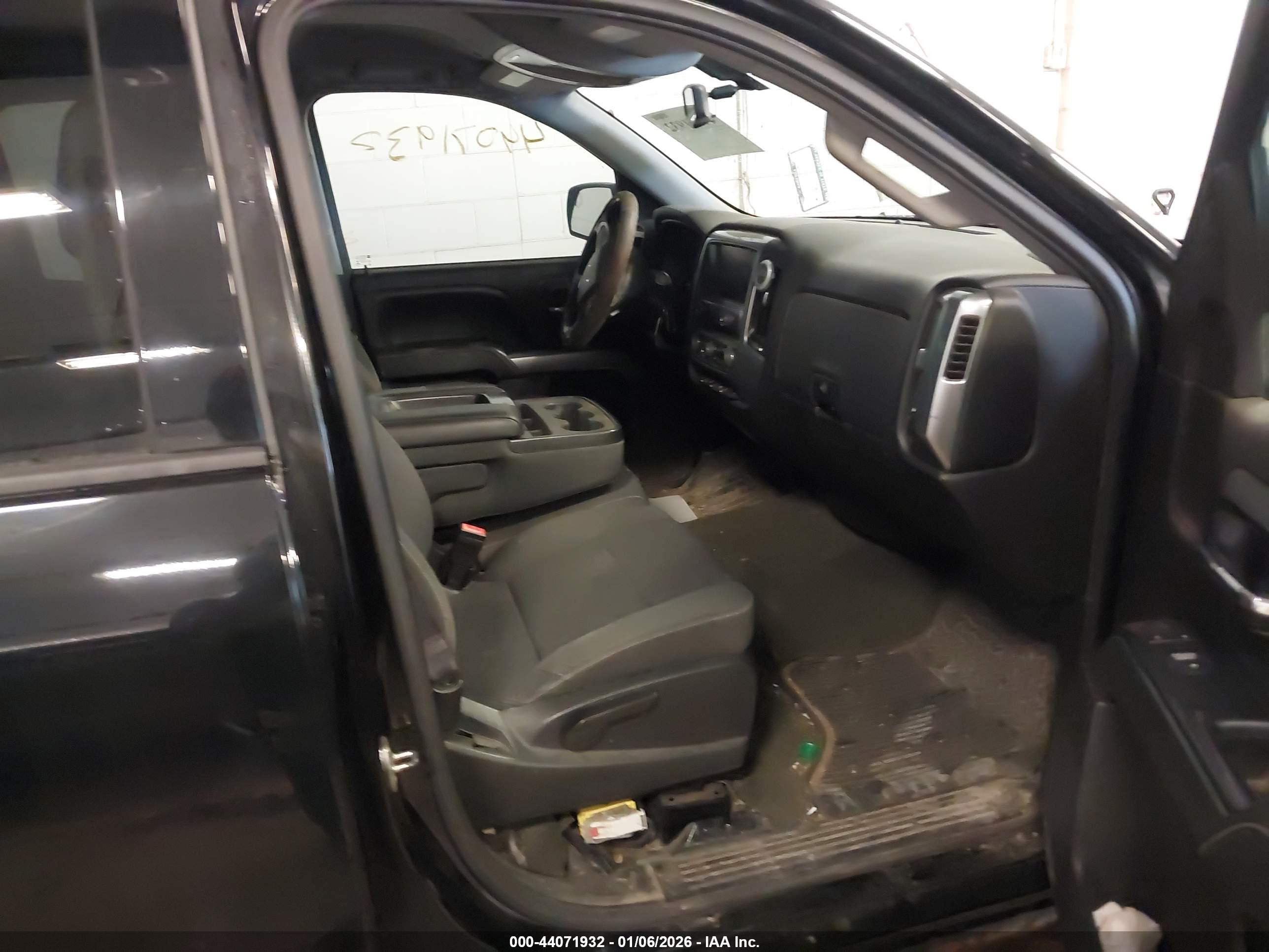CHEVROLET SILVERADO image 5