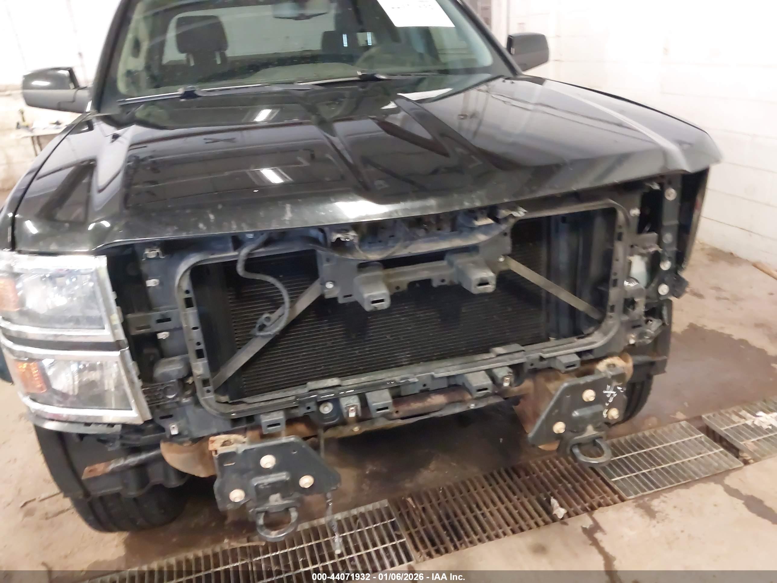 CHEVROLET SILVERADO image 6