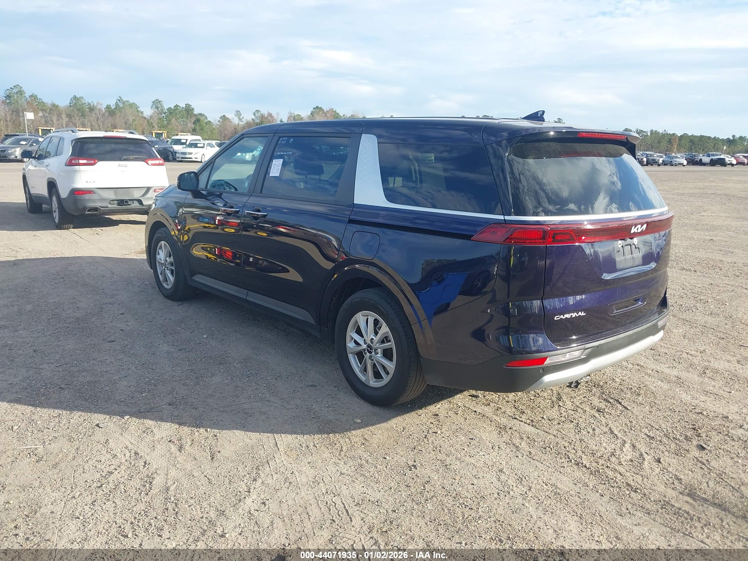 KIA CARNIVAL image 3