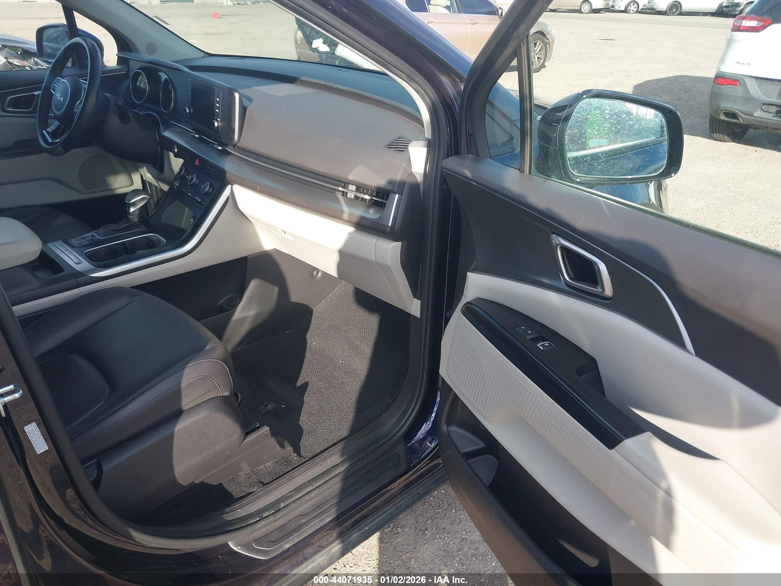 KIA CARNIVAL image 5