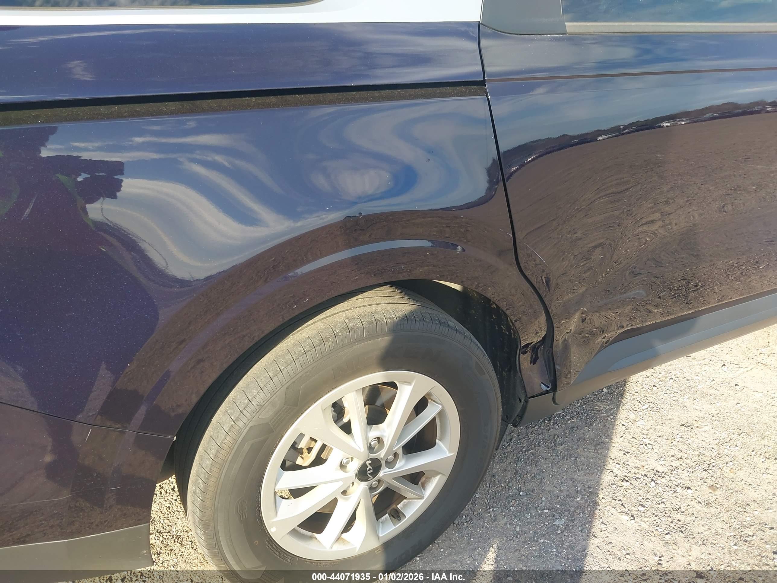 KIA CARNIVAL image 6