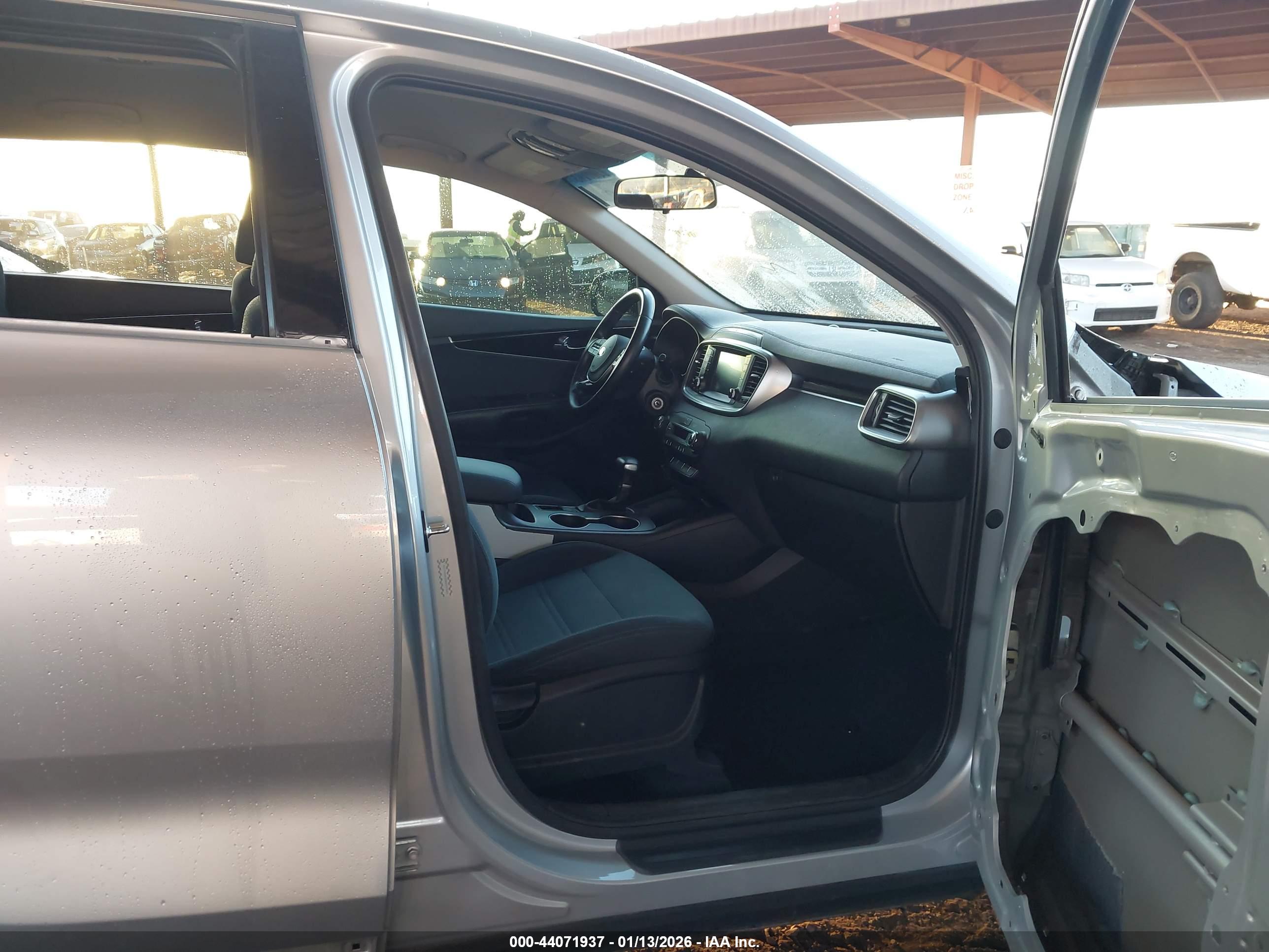 KIA SORENTO image 5