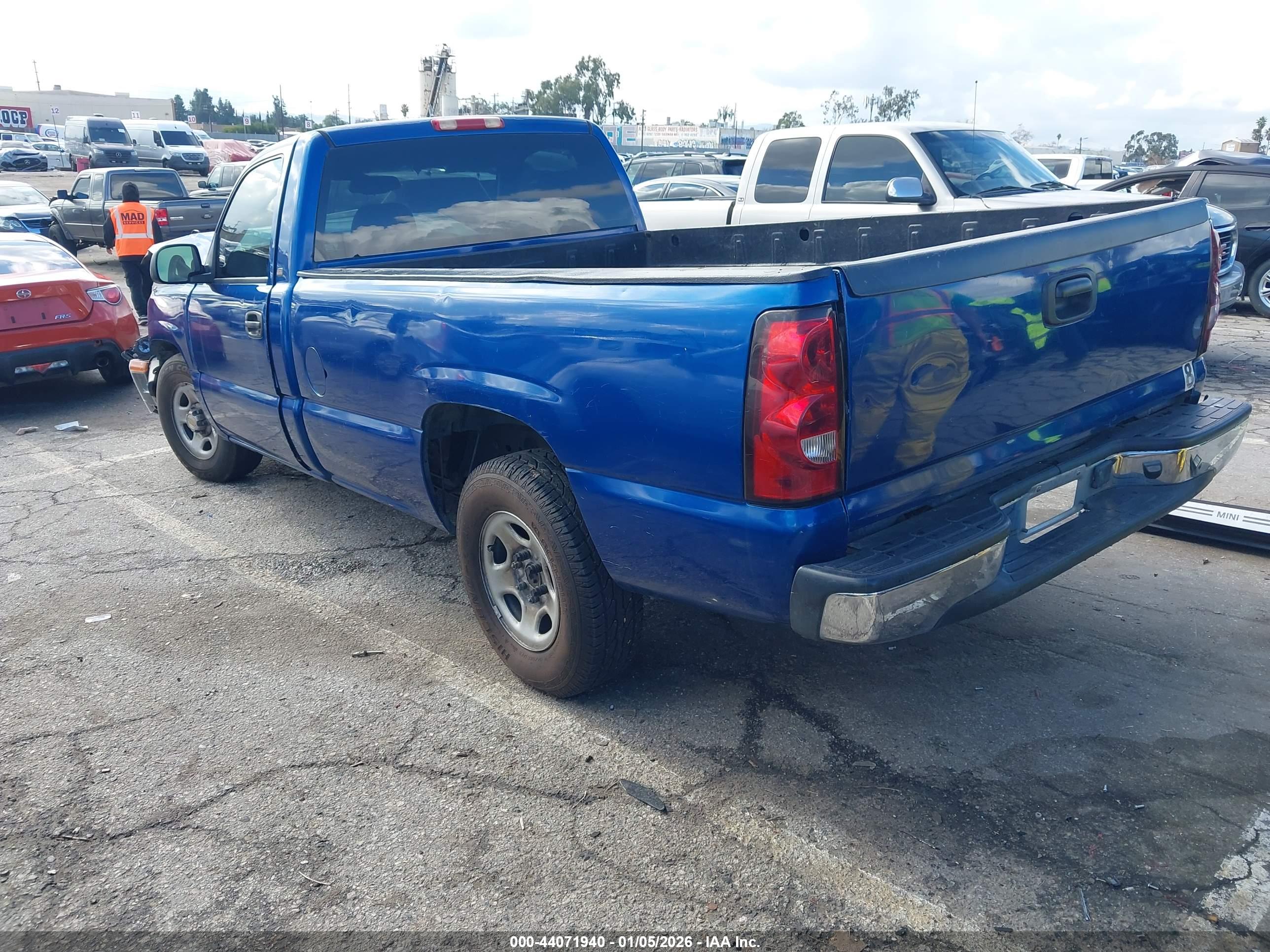 CHEVROLET SILVERADO image 3