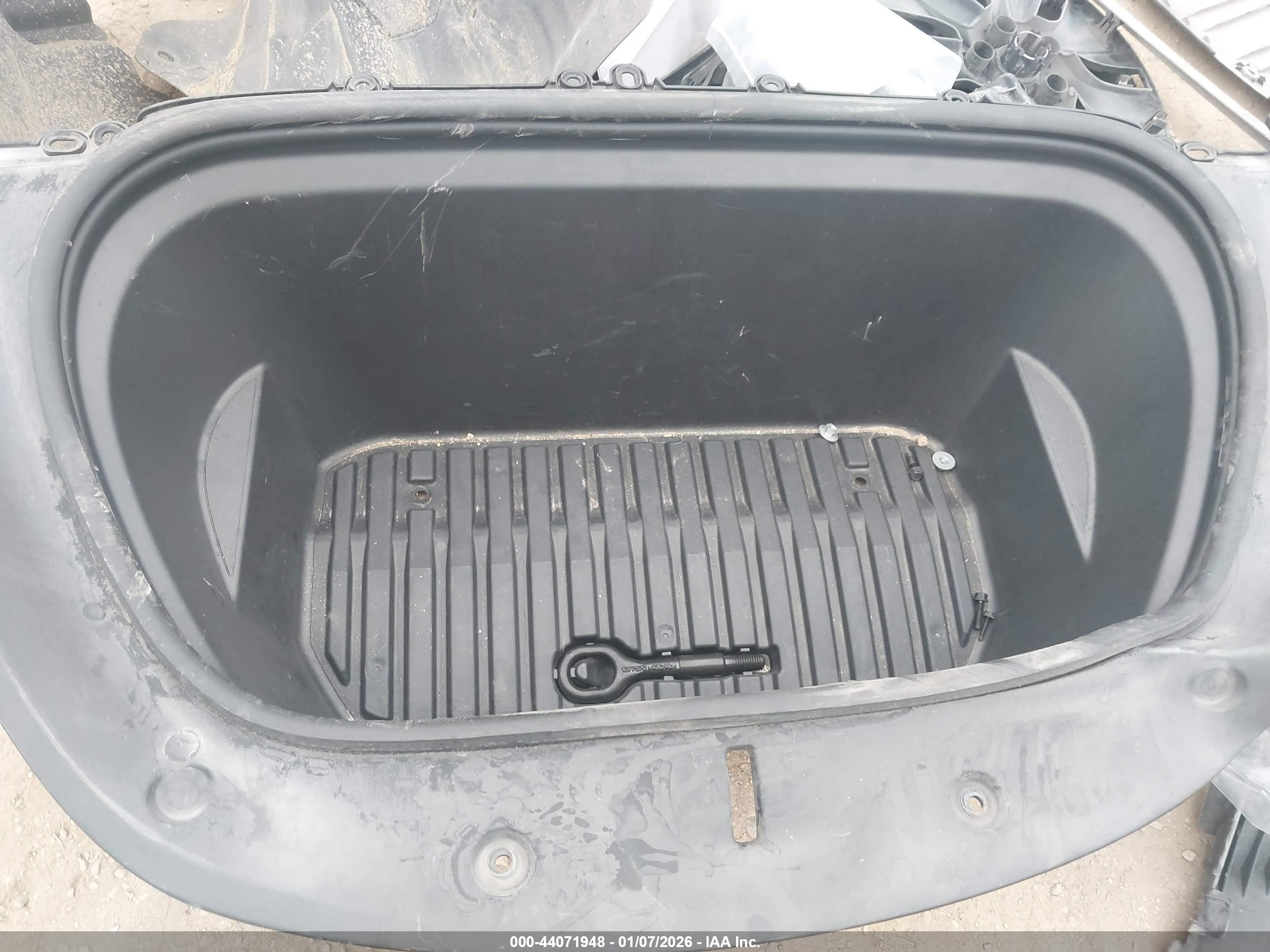 TESLA MODEL image 10