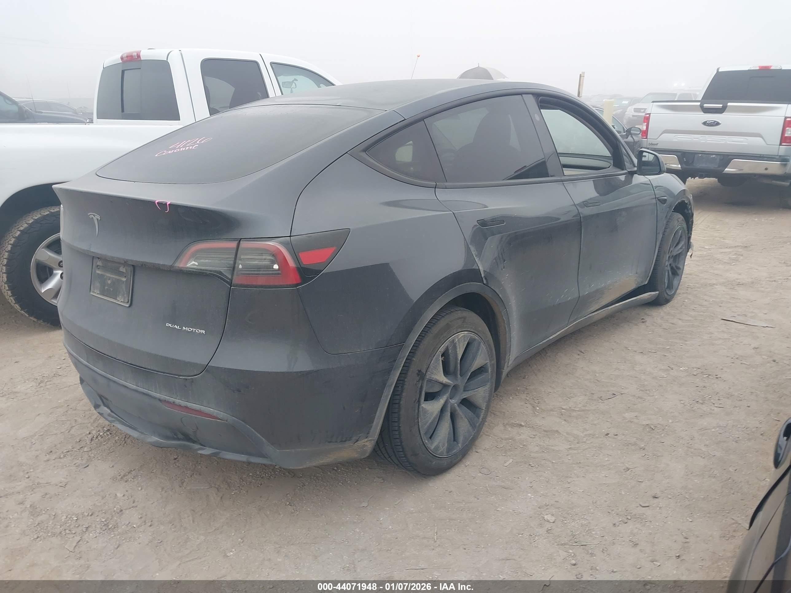 TESLA MODEL image 4