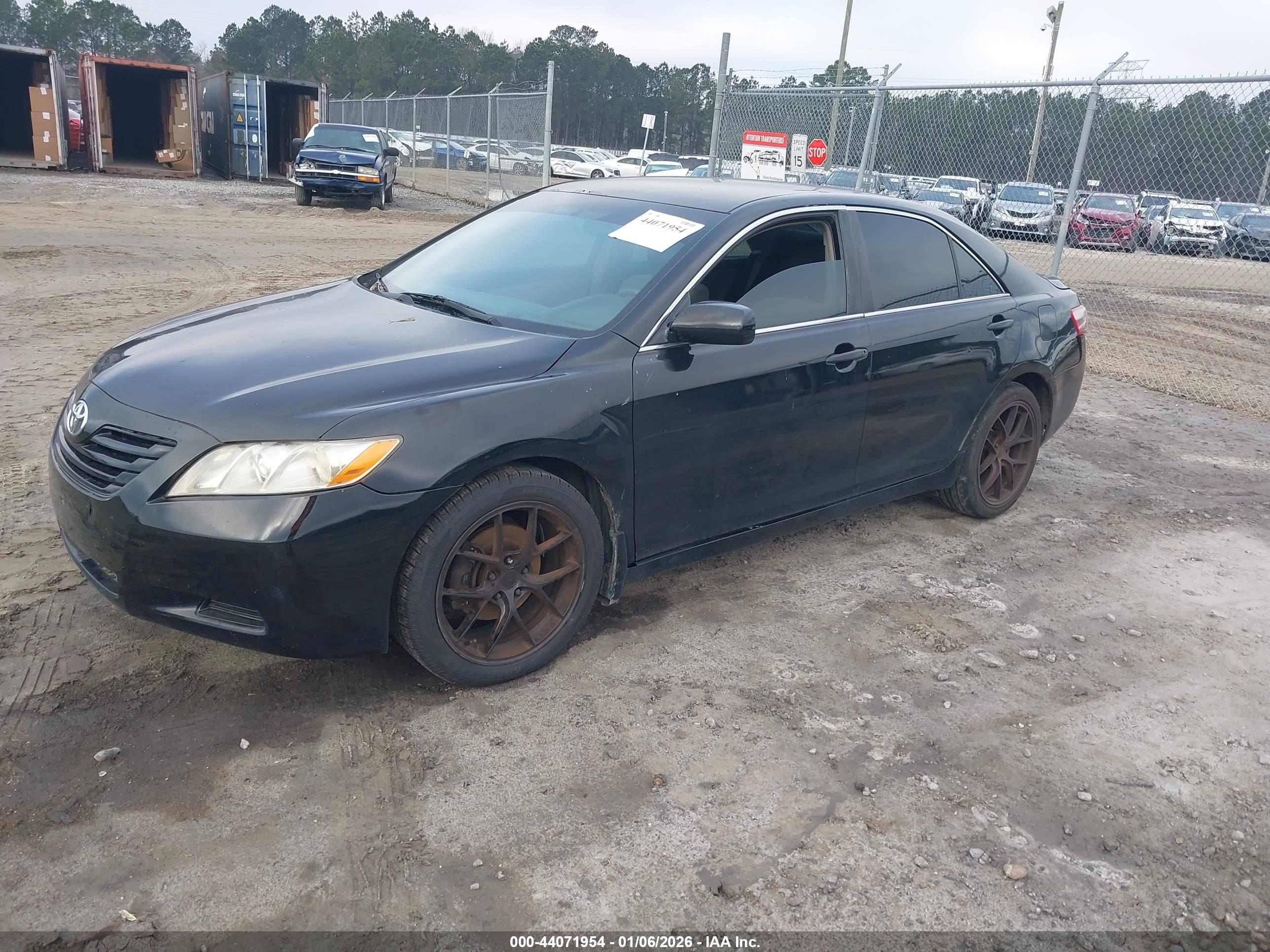 TOYOTA CAMRY image 2