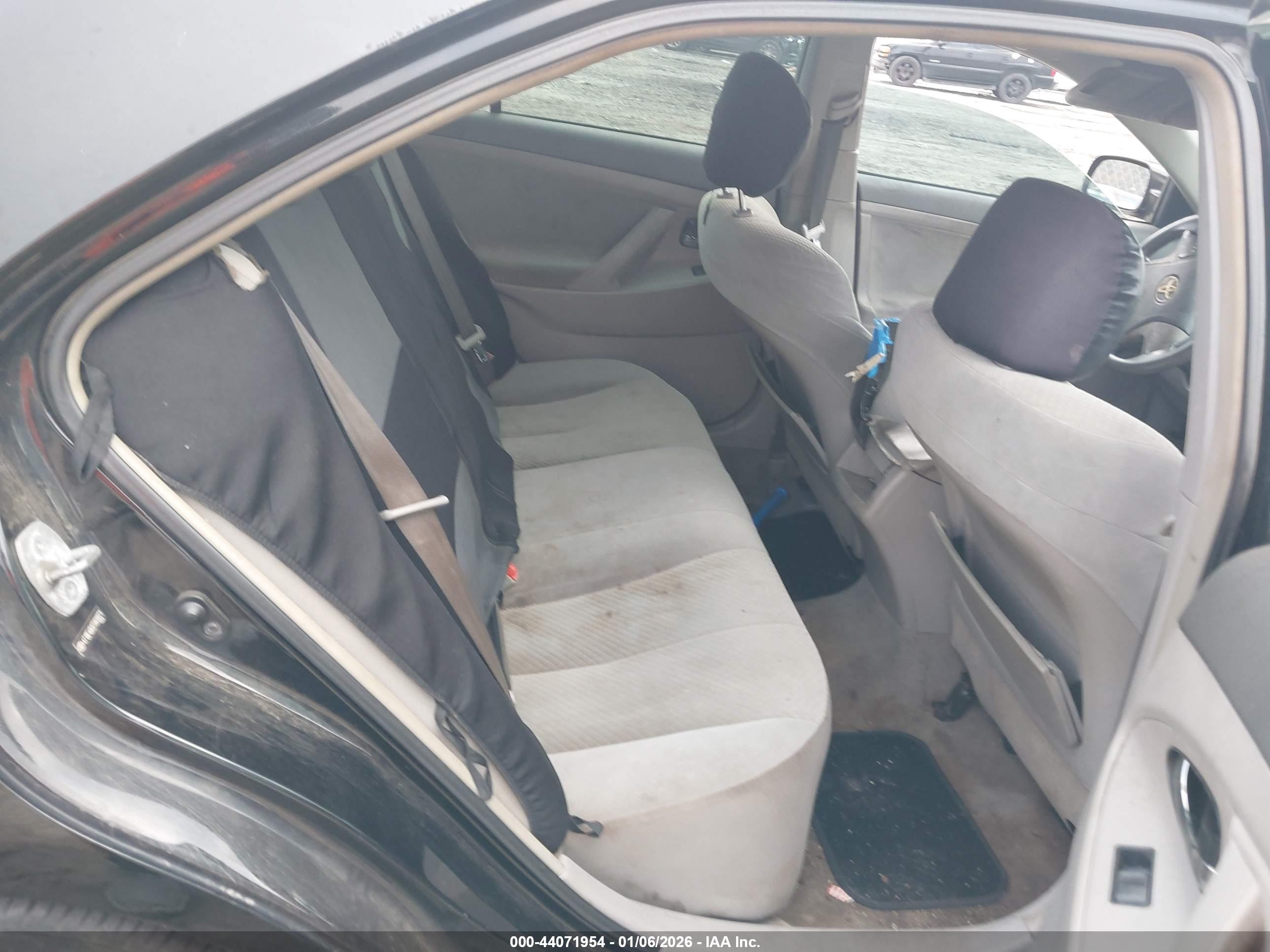 TOYOTA CAMRY image 8