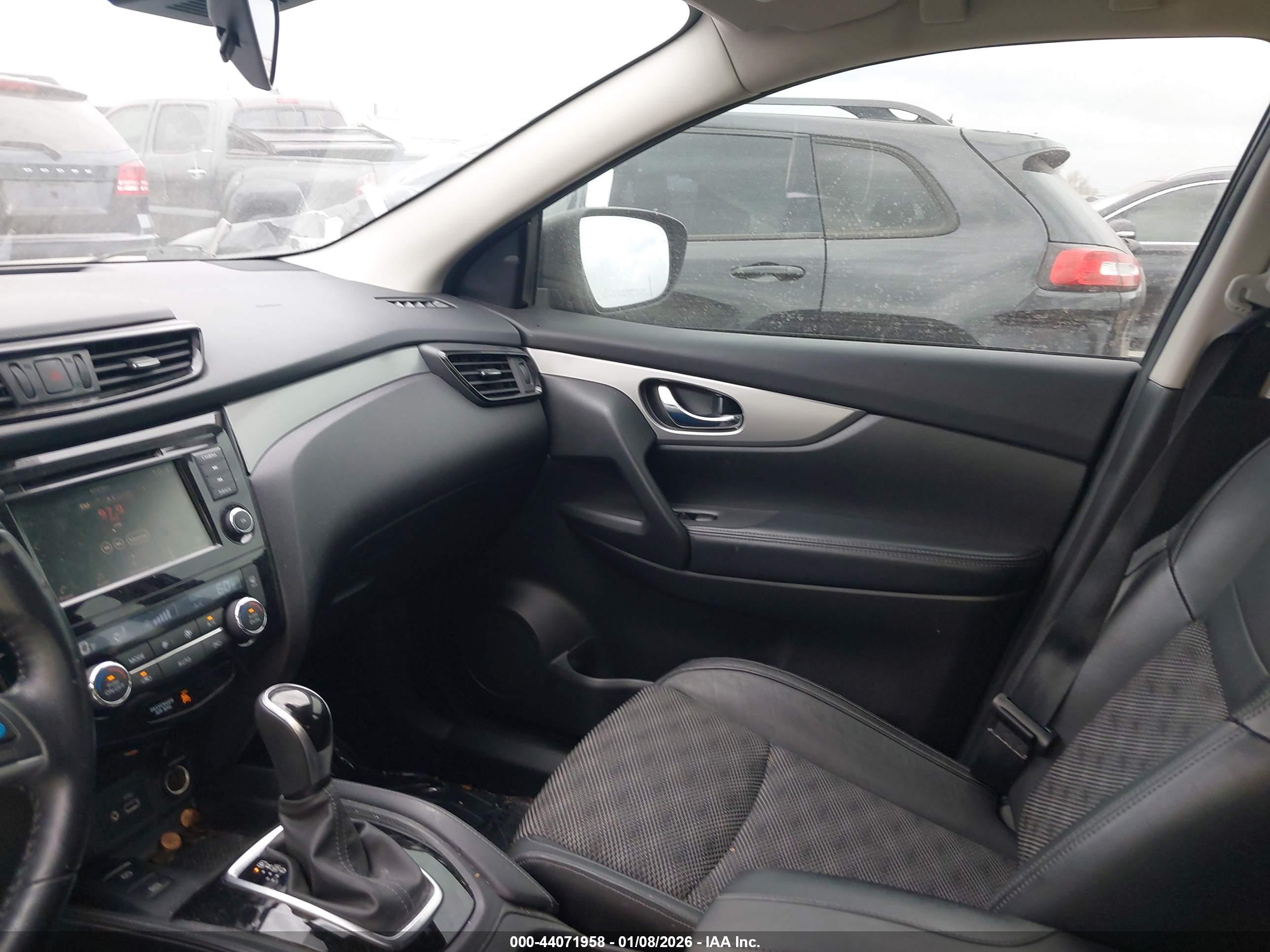NISSAN ROGUE image 5