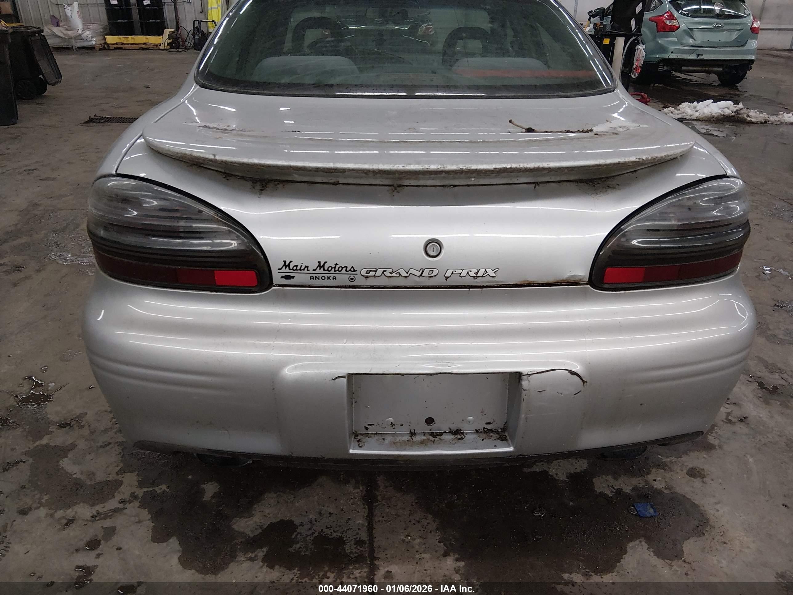 PONTIAC GRAND image 6