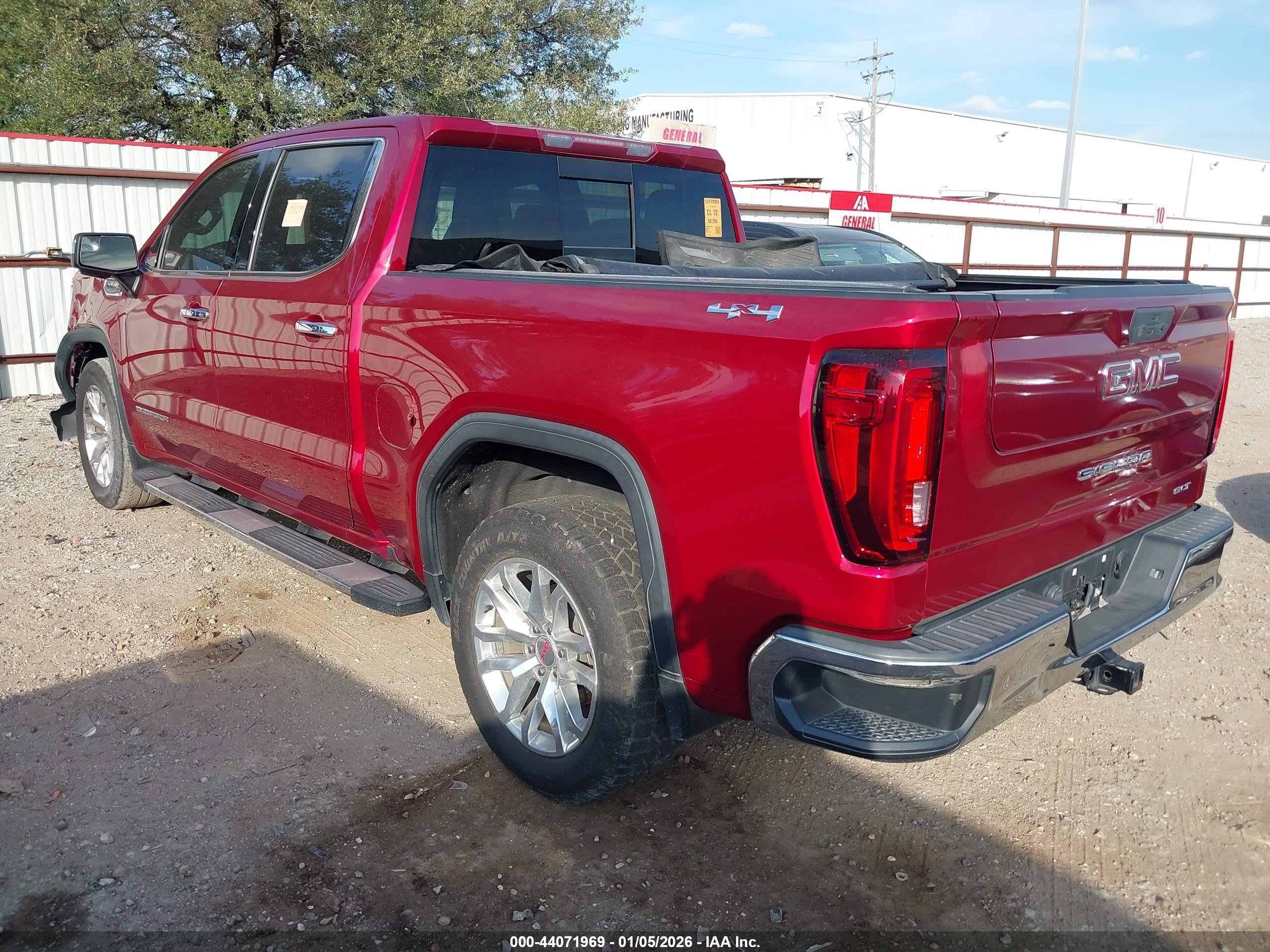 GMC SIERRA image 3