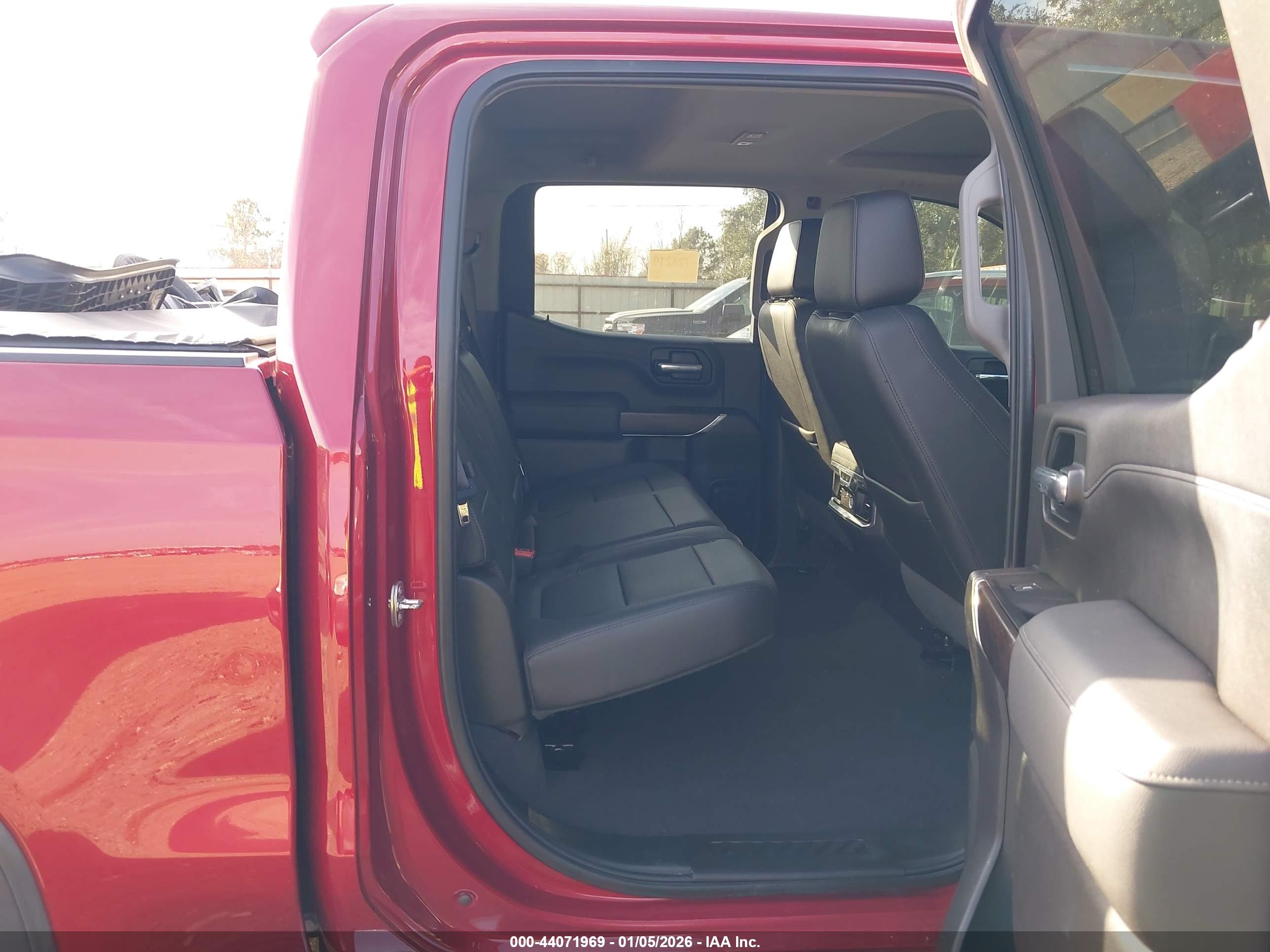 GMC SIERRA image 8