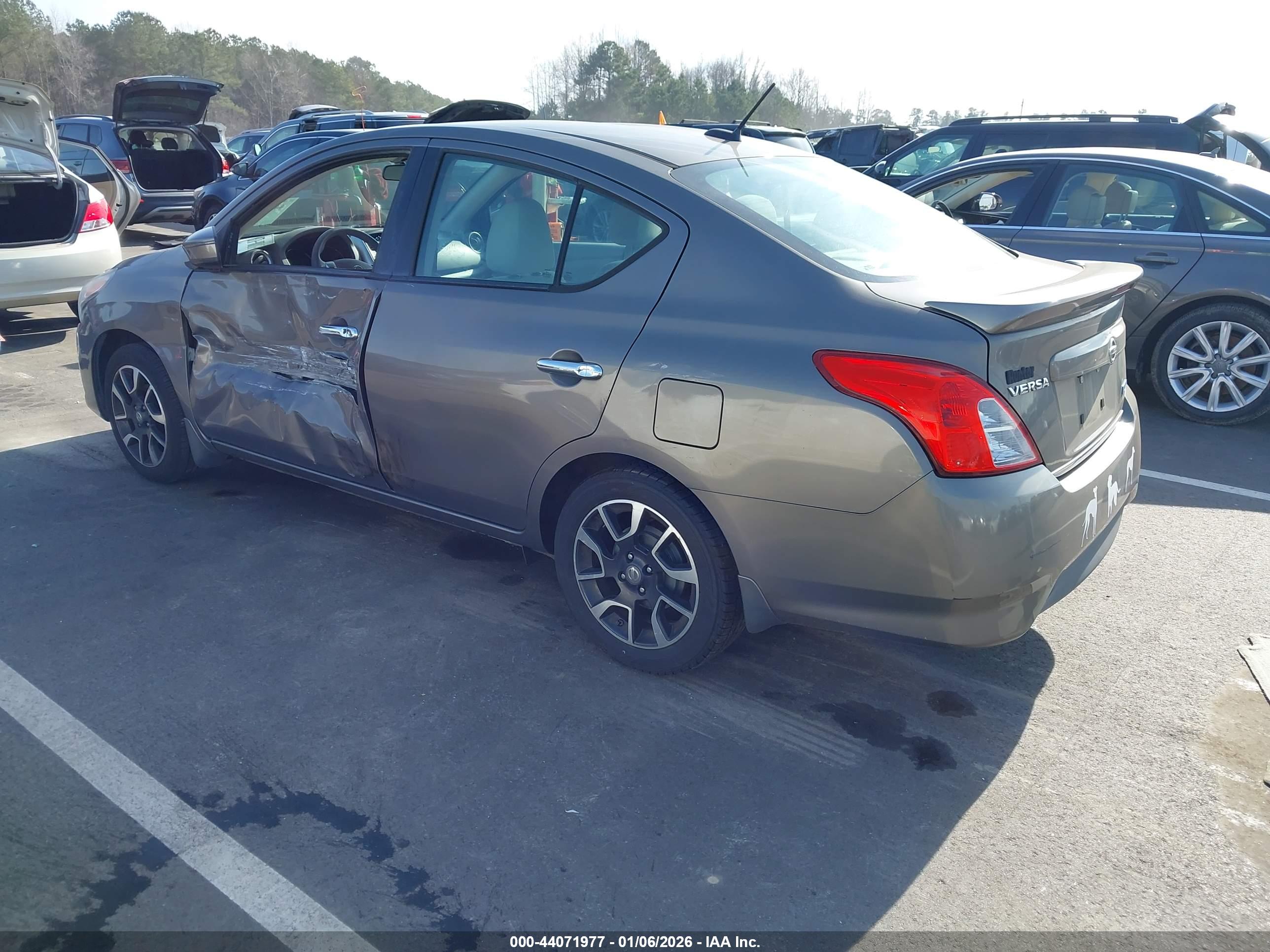 NISSAN VERSA image 3