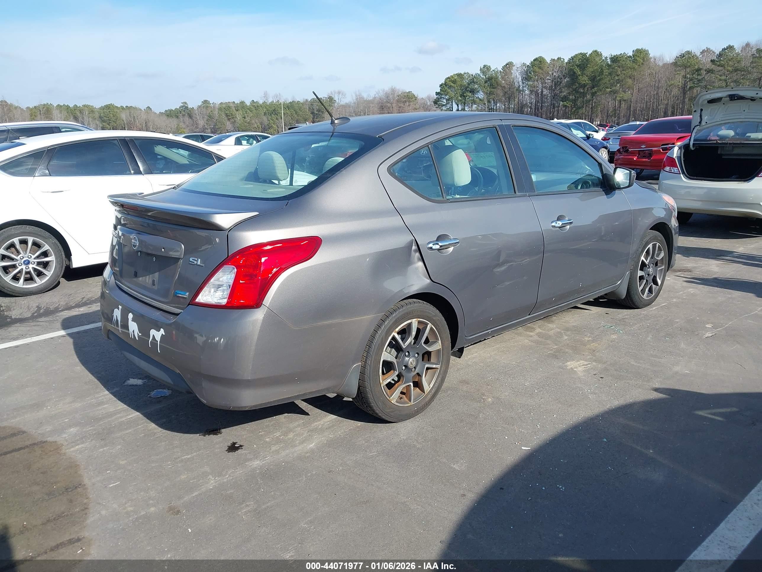 NISSAN VERSA image 4