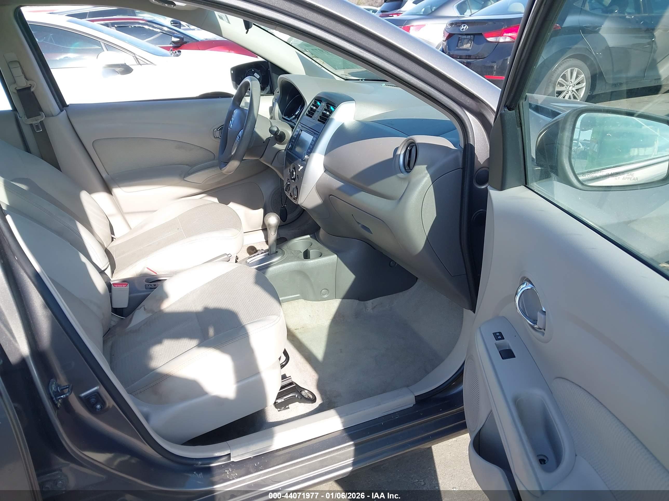 NISSAN VERSA image 5