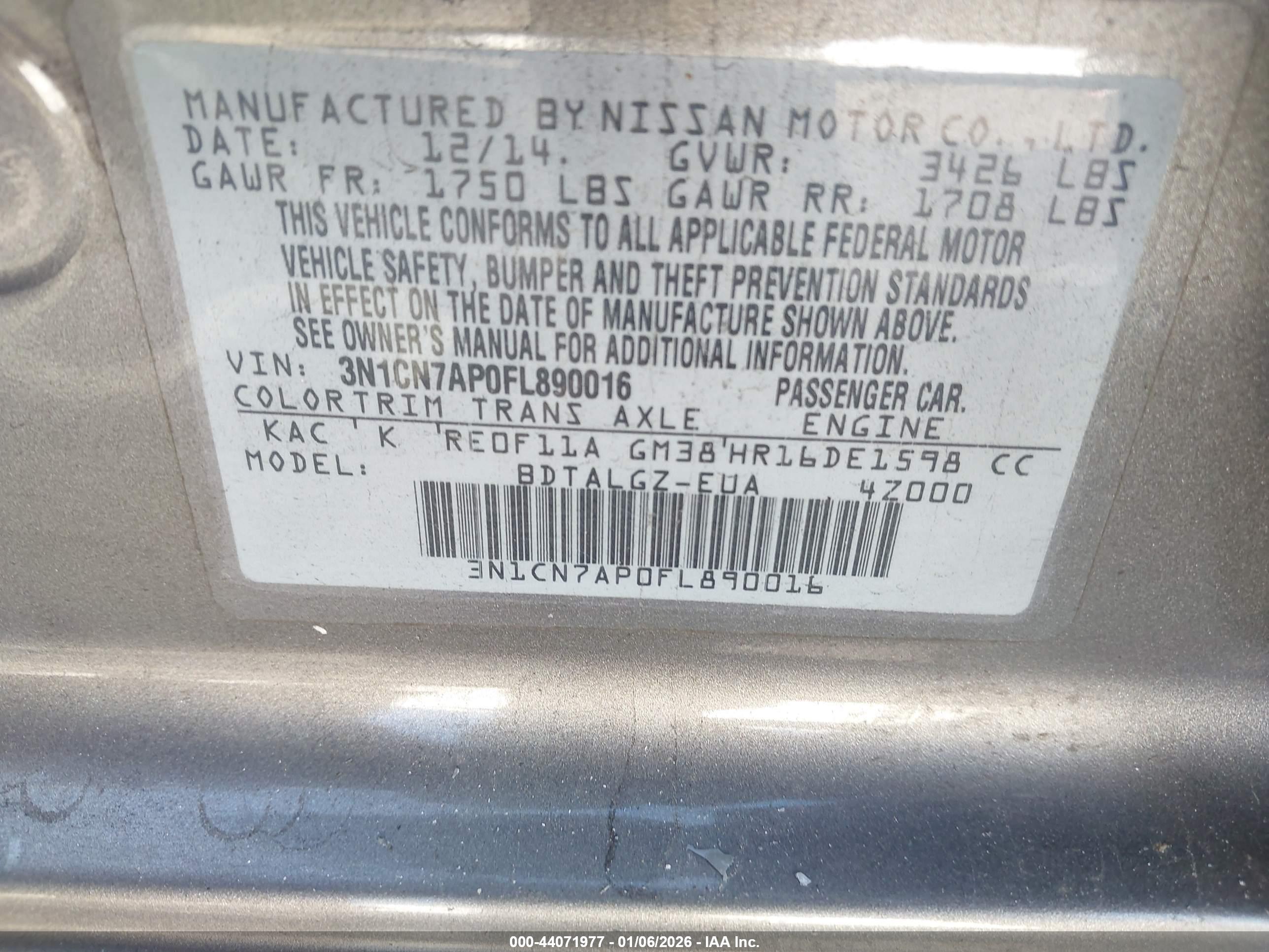 NISSAN VERSA image 9