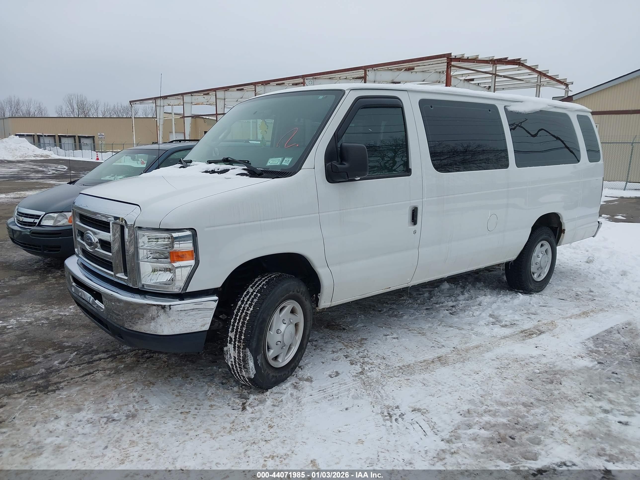 FORD E-350 image 2