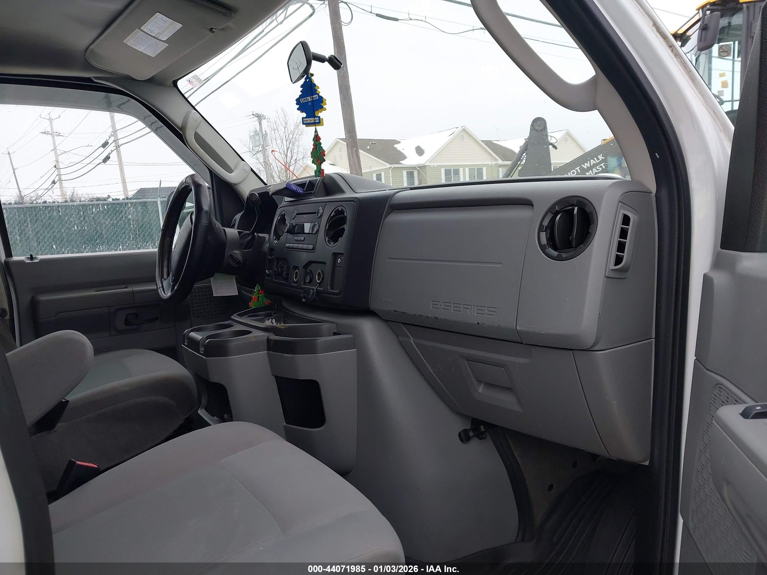 FORD E-350 image 5