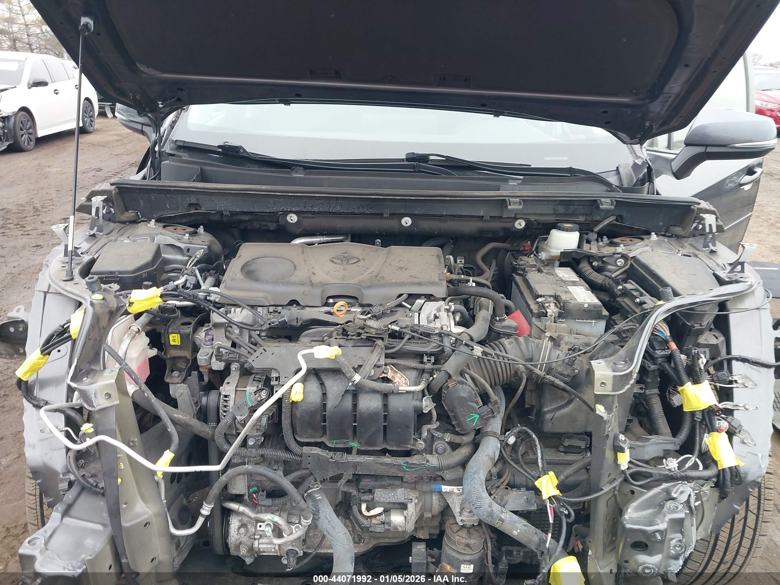 TOYOTA RAV4 image 10
