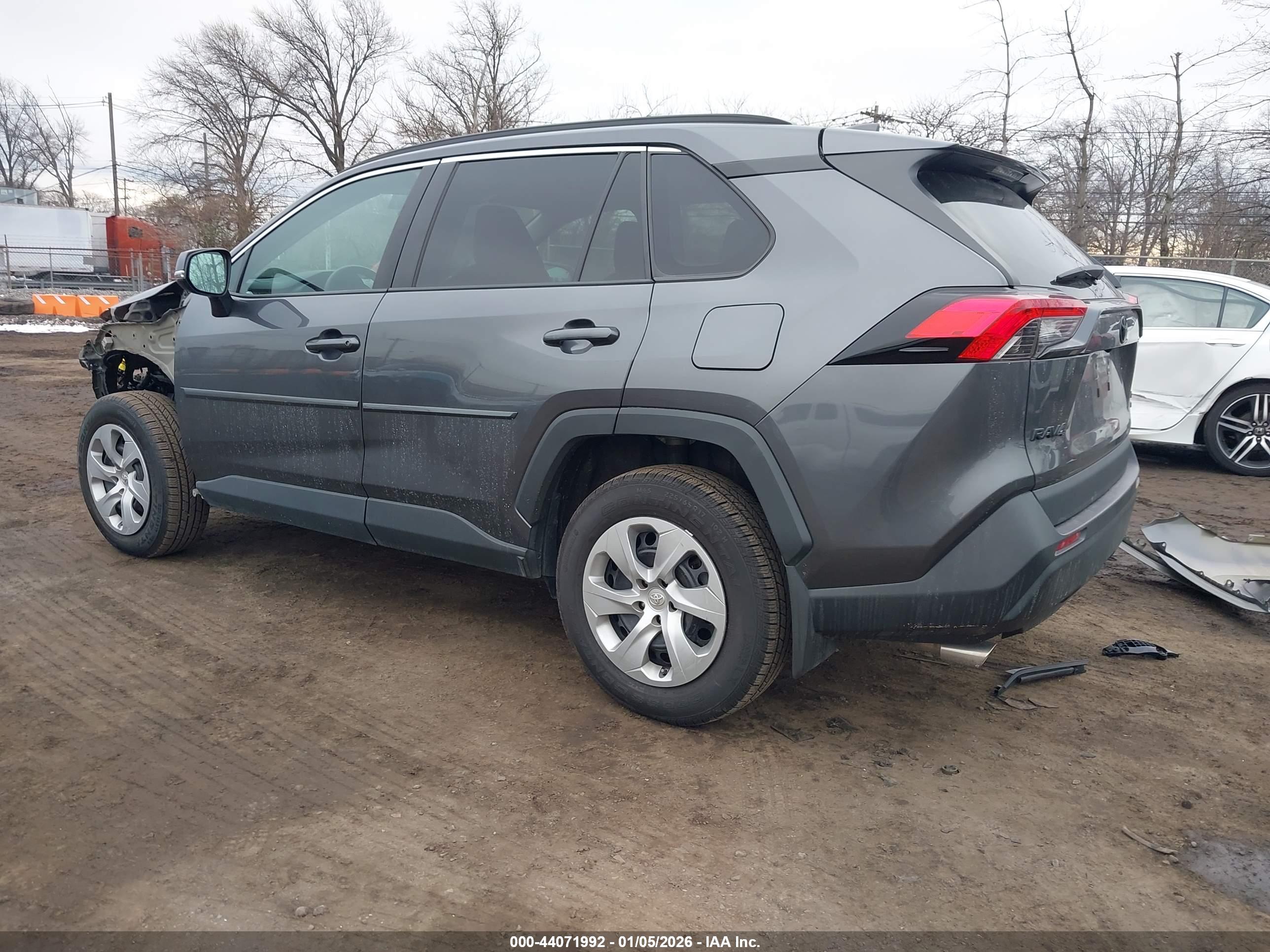 TOYOTA RAV4 image 3