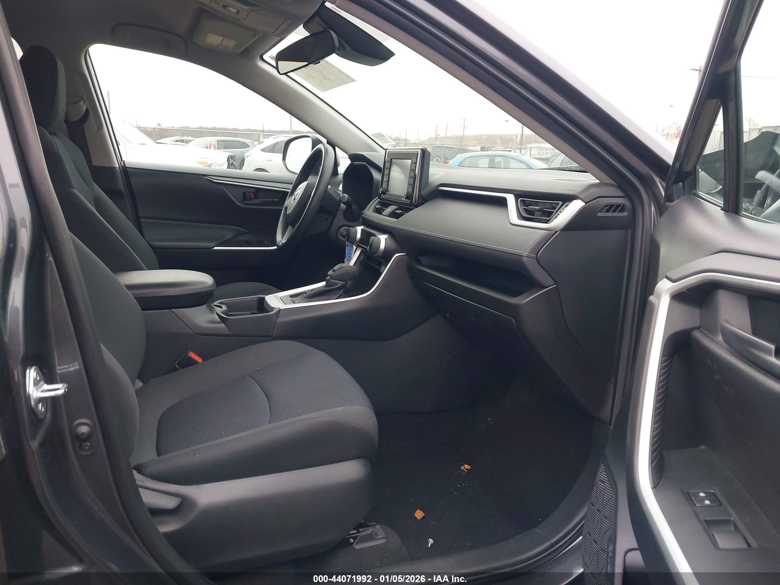 TOYOTA RAV4 image 5