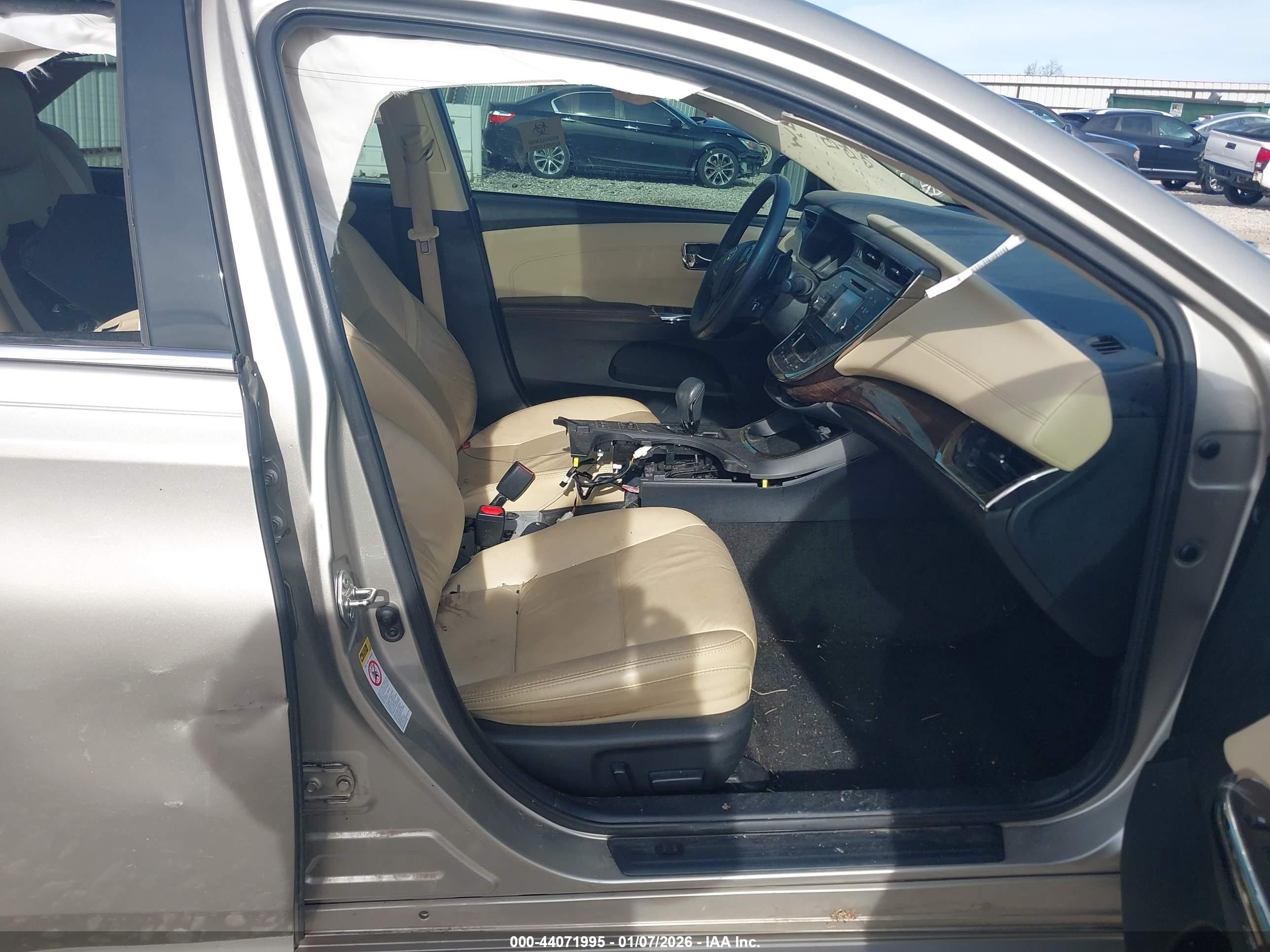 TOYOTA AVALON image 5