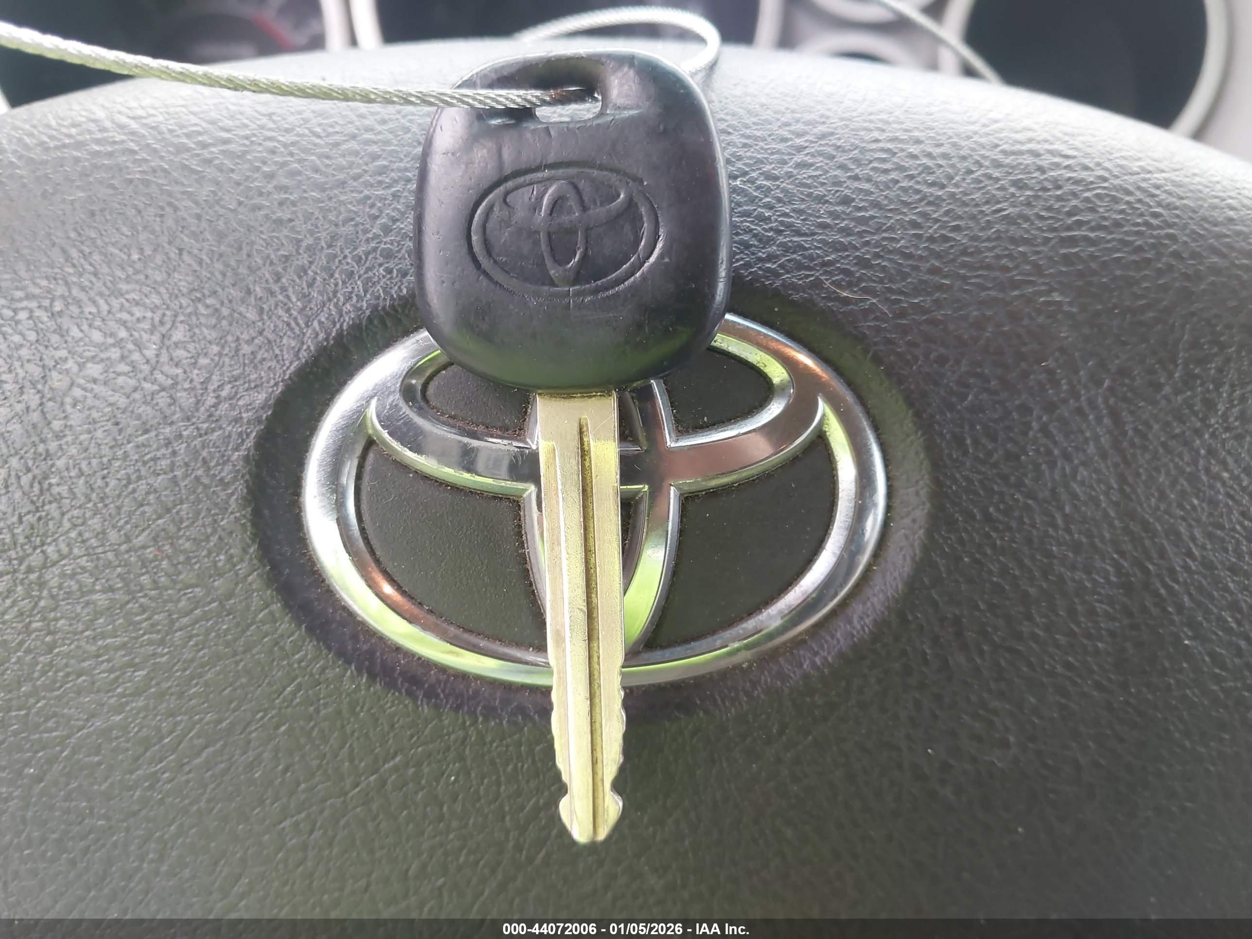 TOYOTA TUNDRA image 11