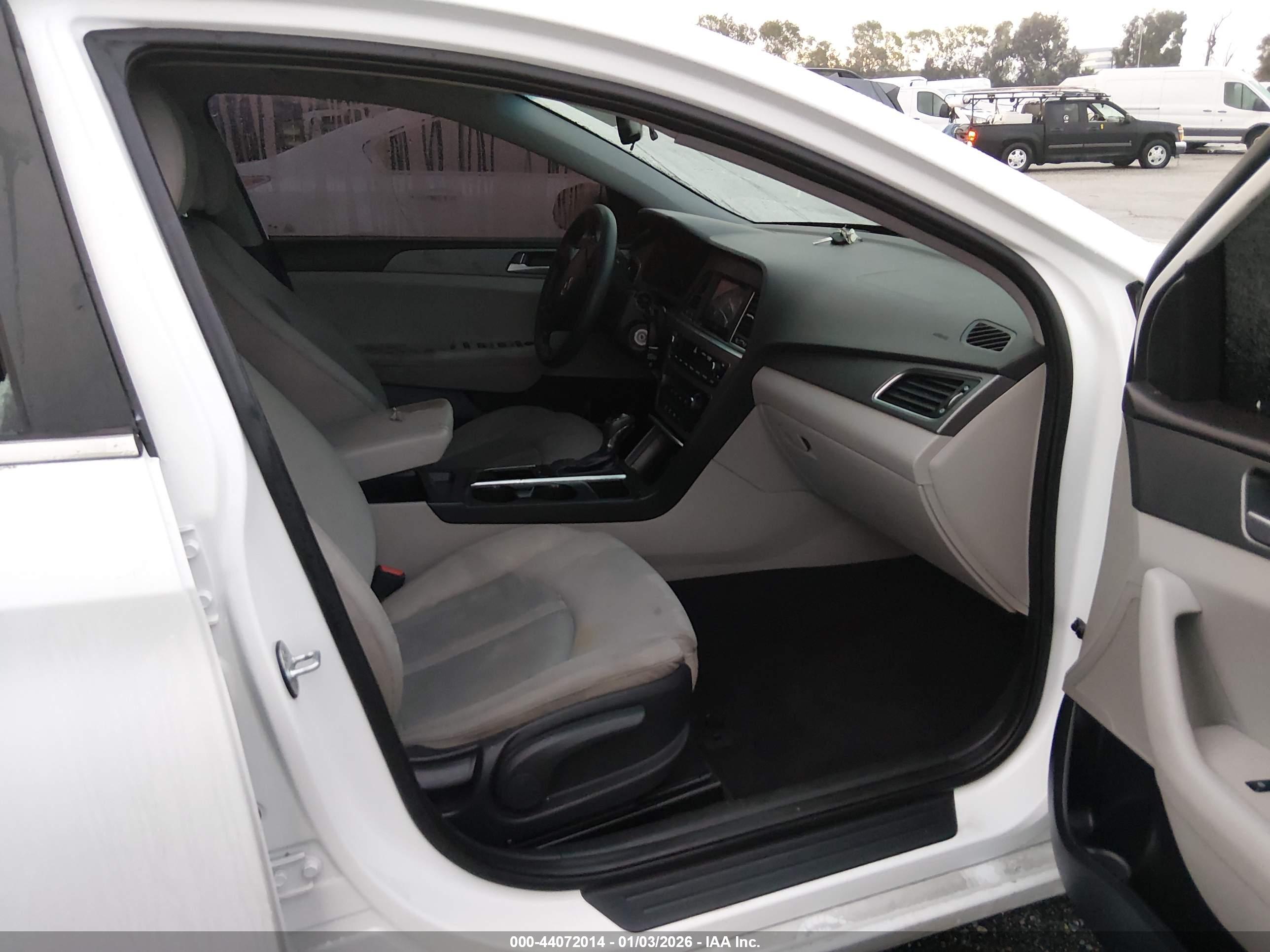HYUNDAI SONATA image 5