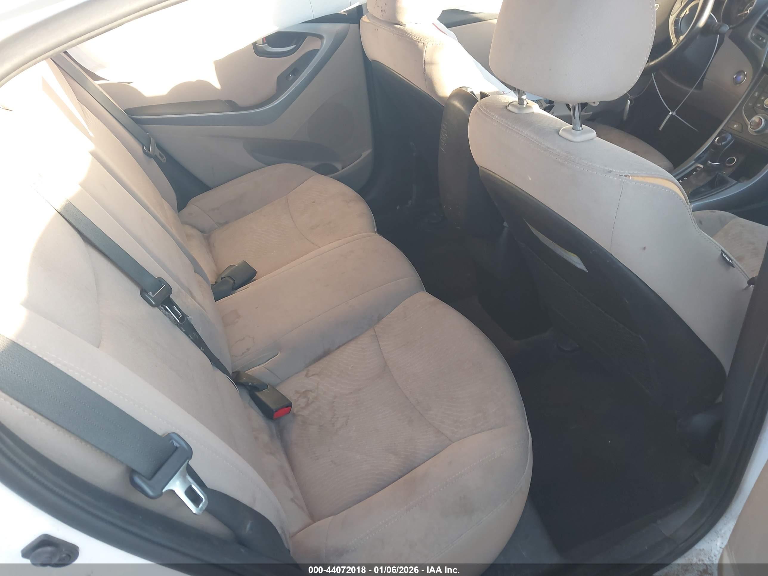 HYUNDAI ELANTRA image 8