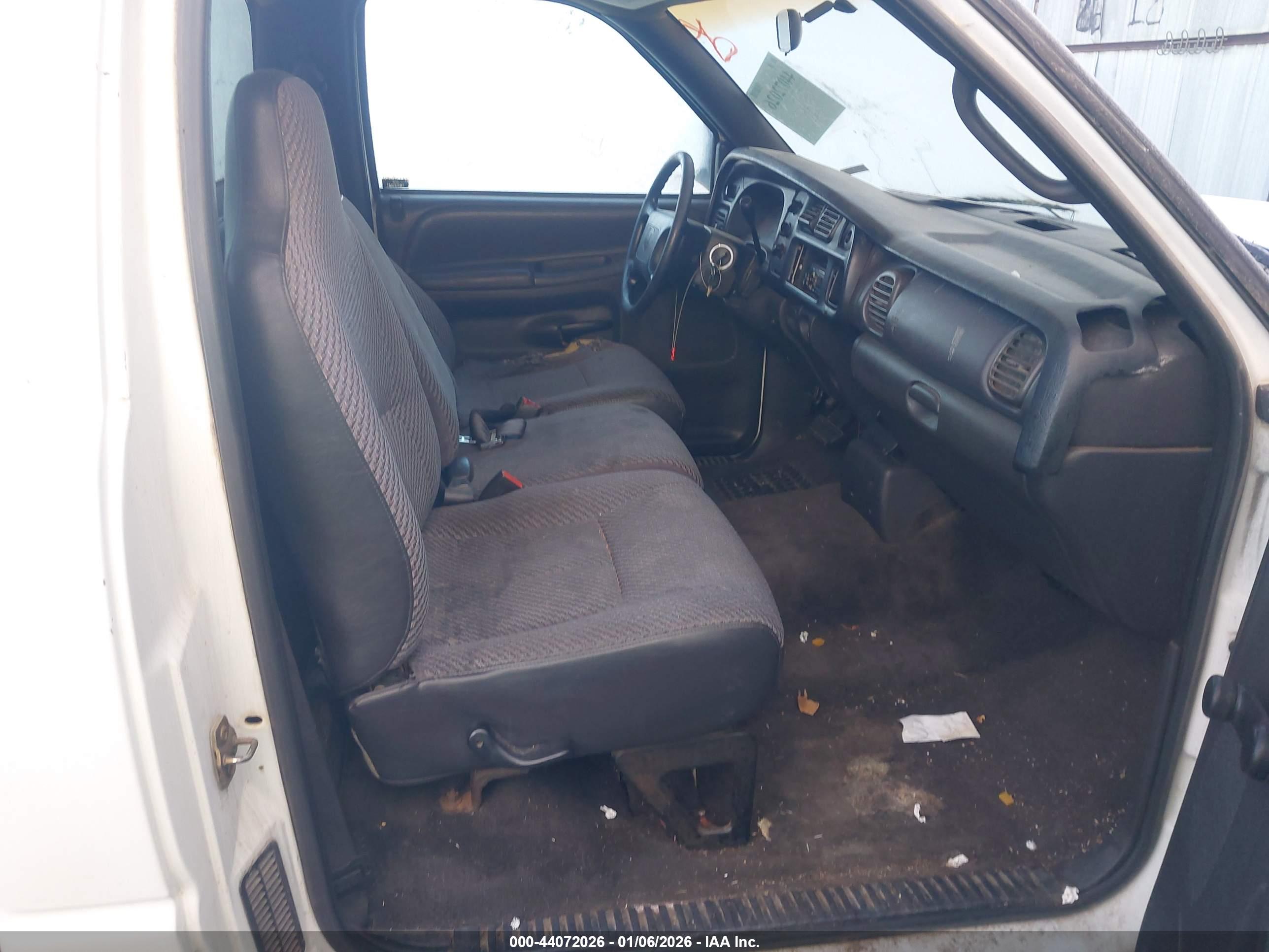 DODGE RAM image 8