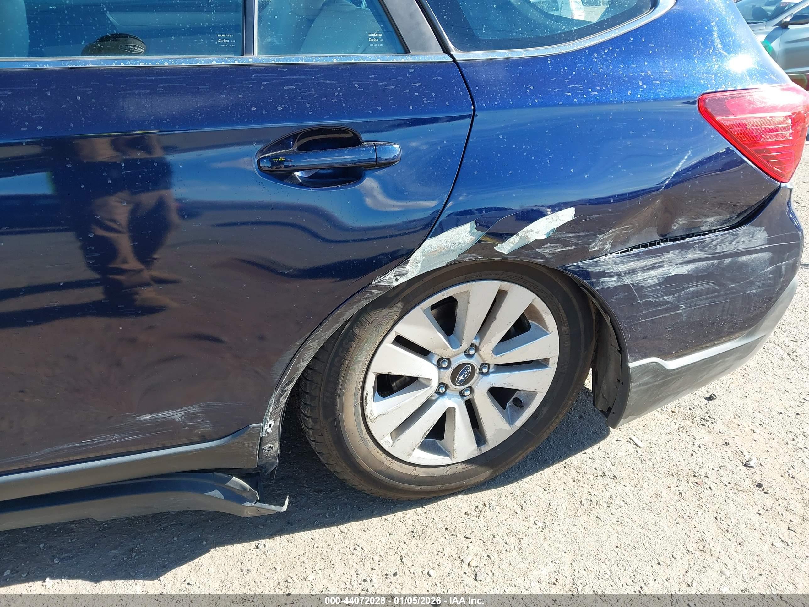 SUBARU OUTBACK image 6