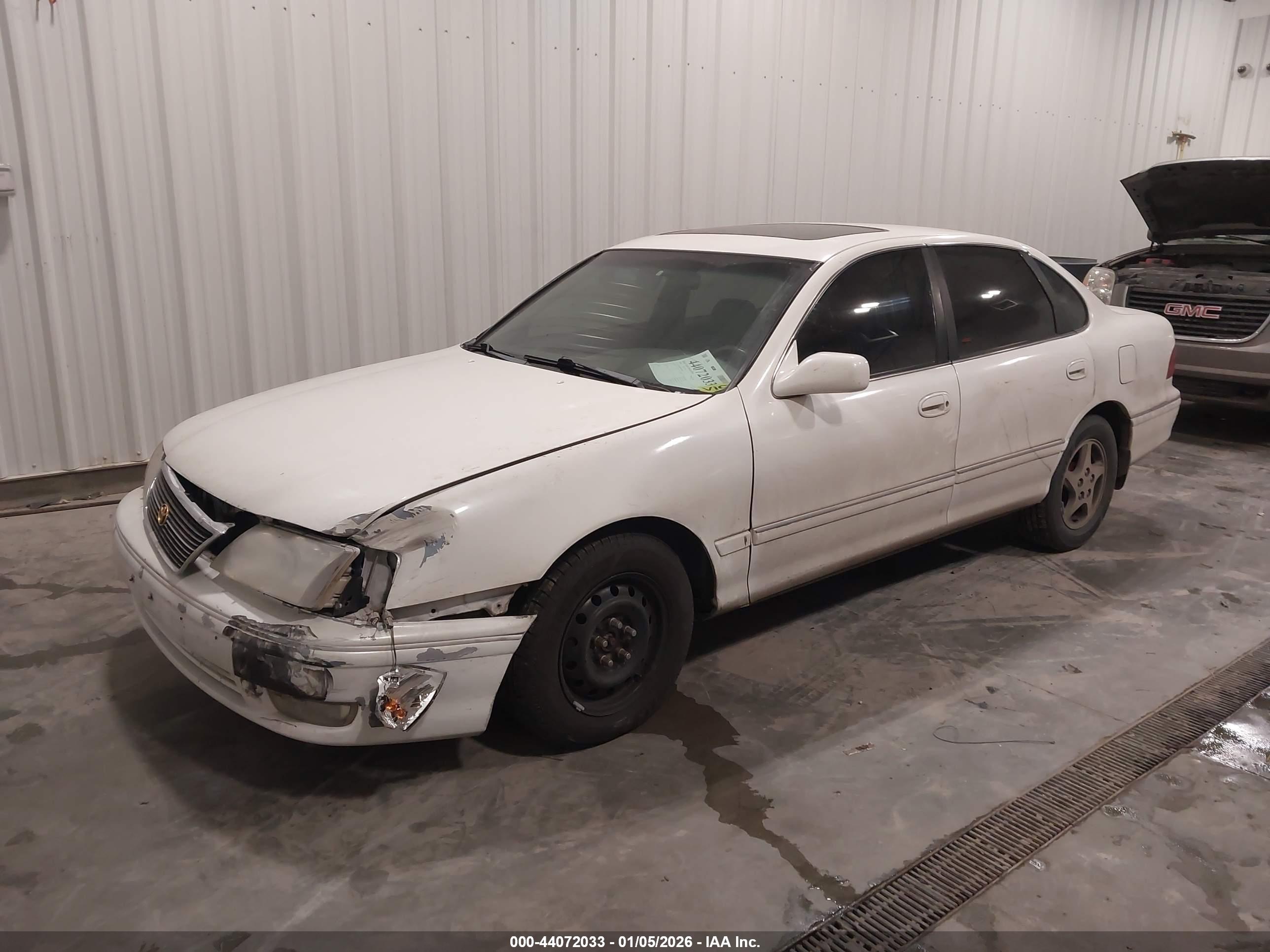 TOYOTA AVALON image 2