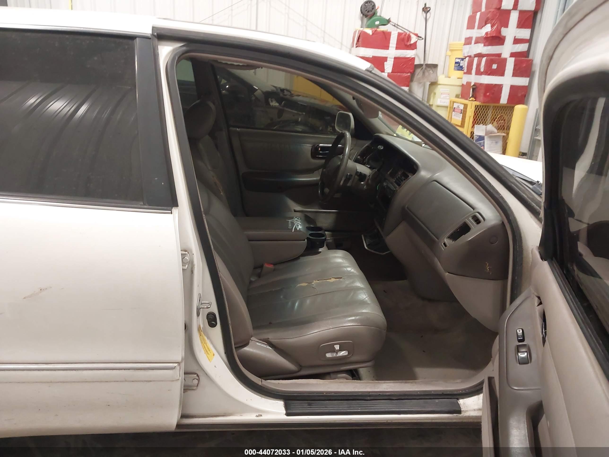 TOYOTA AVALON image 5