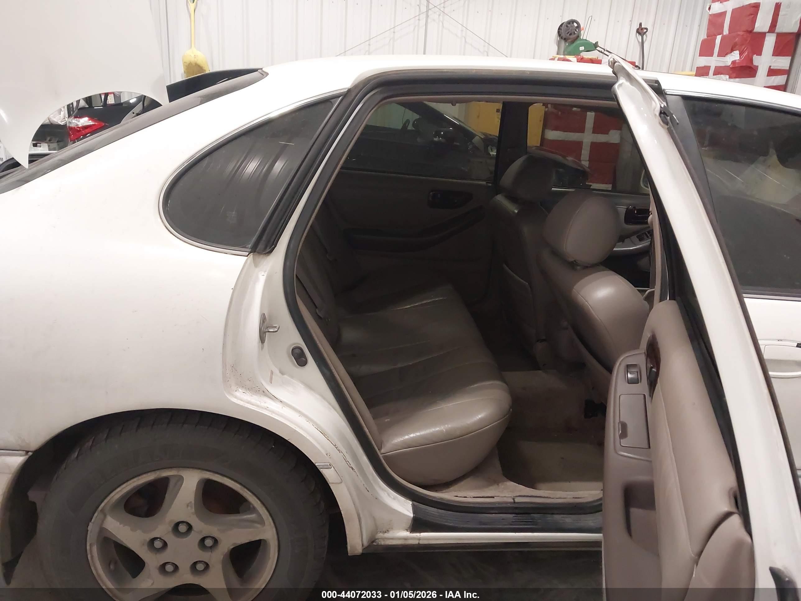 TOYOTA AVALON image 8