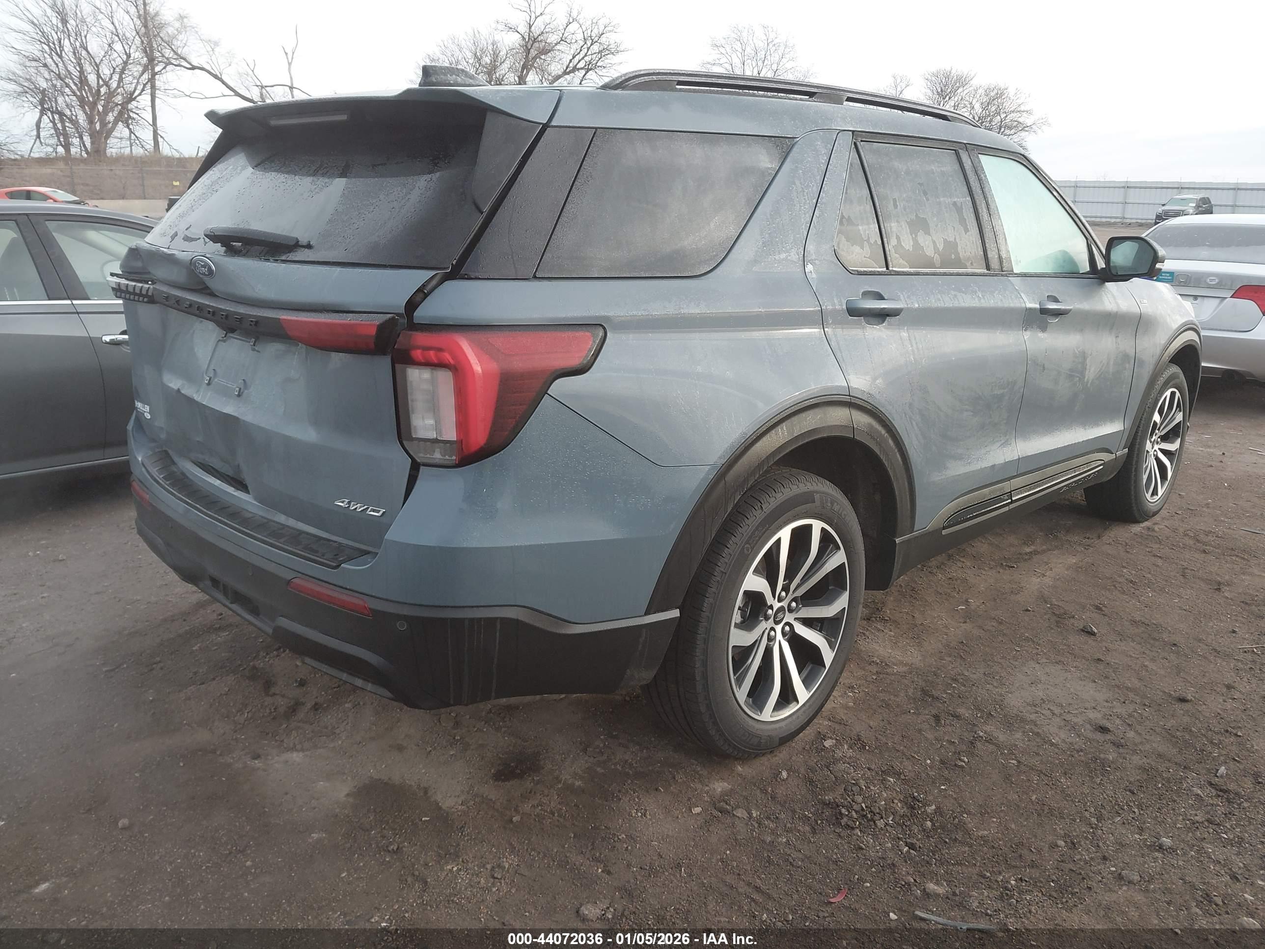 FORD EXPLORER image 4