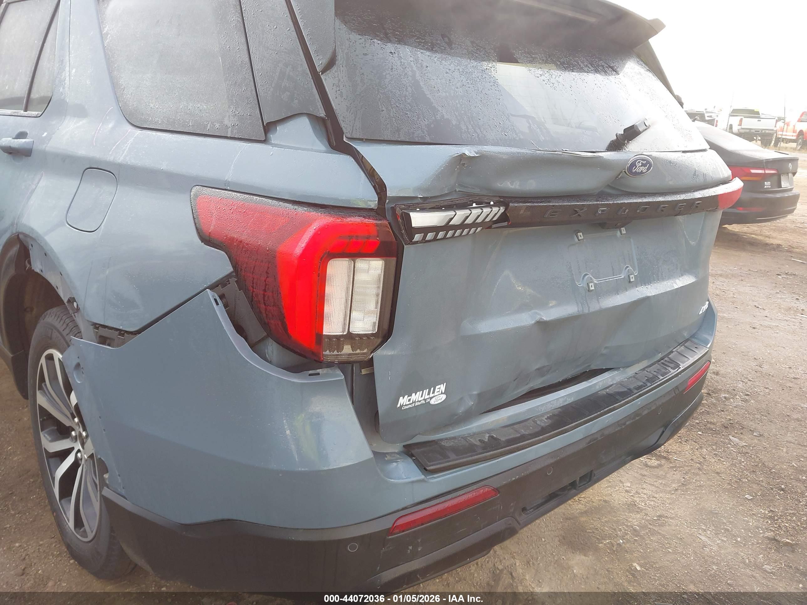 FORD EXPLORER image 6