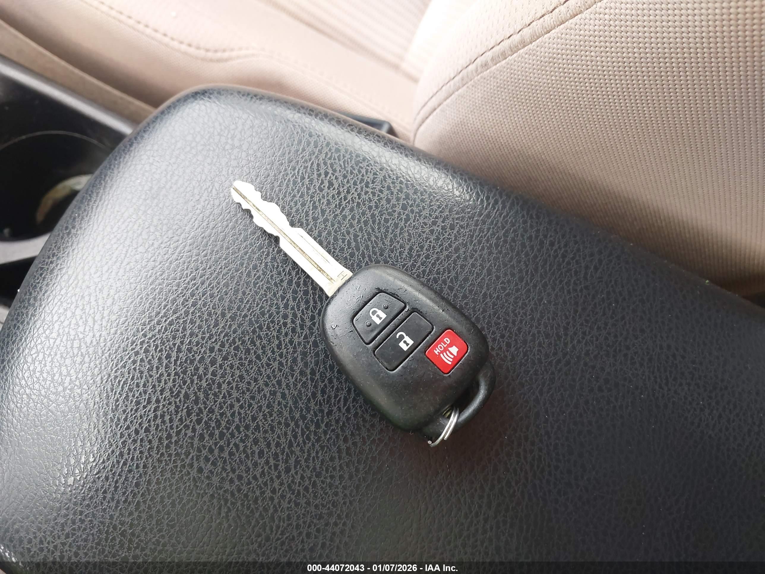 TOYOTA RAV4 image 11
