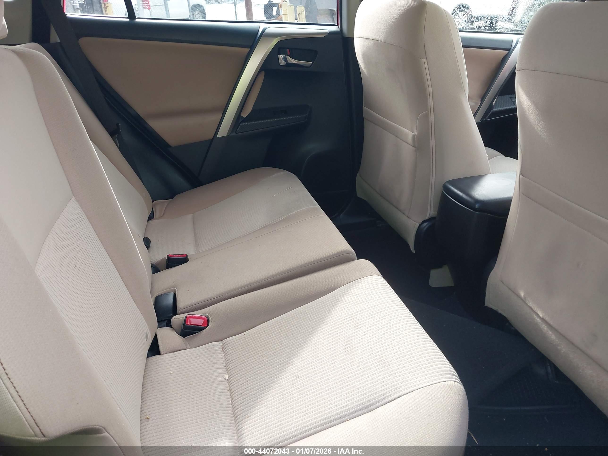 TOYOTA RAV4 image 8