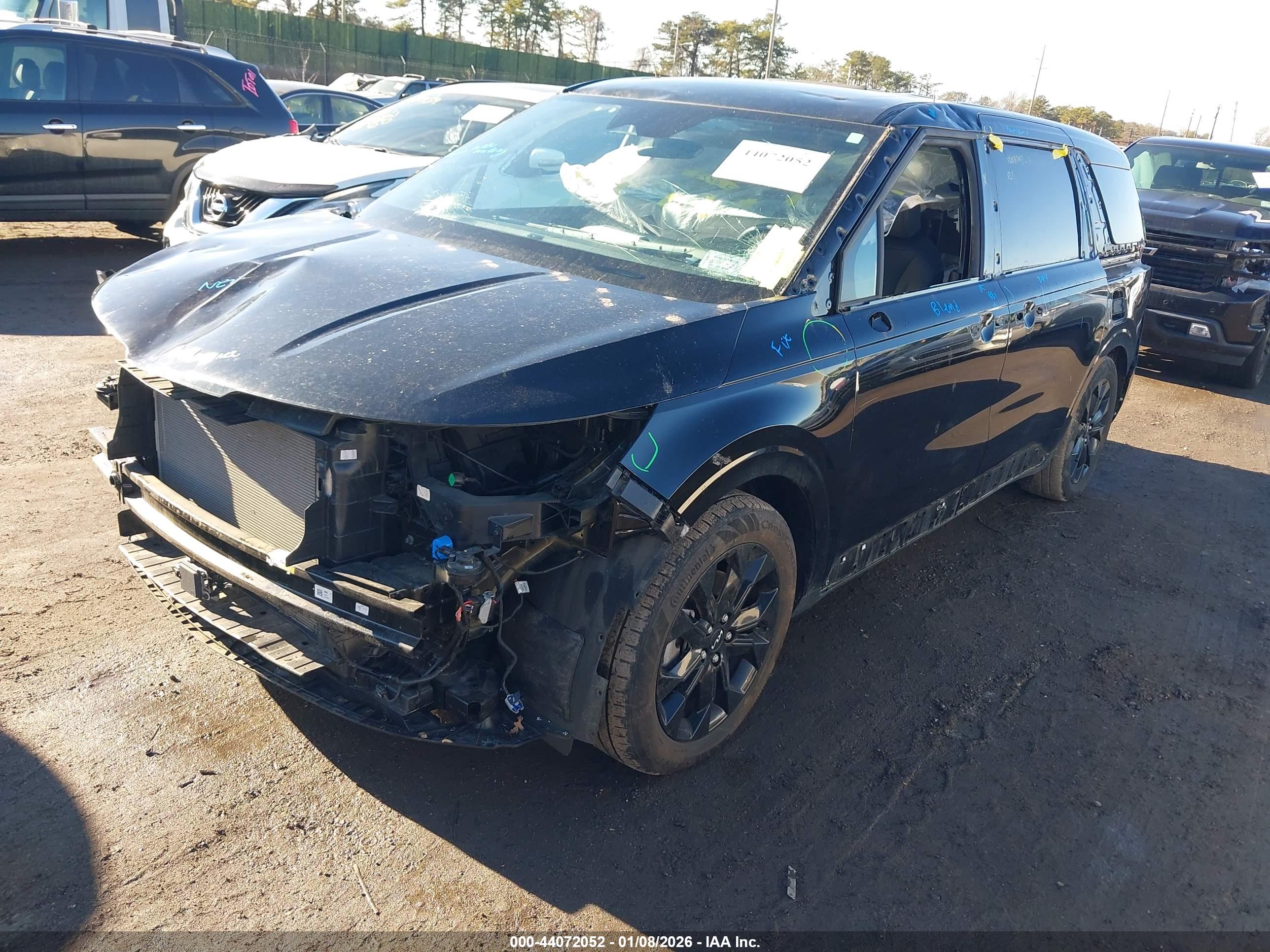 KIA CARNIVAL image 2
