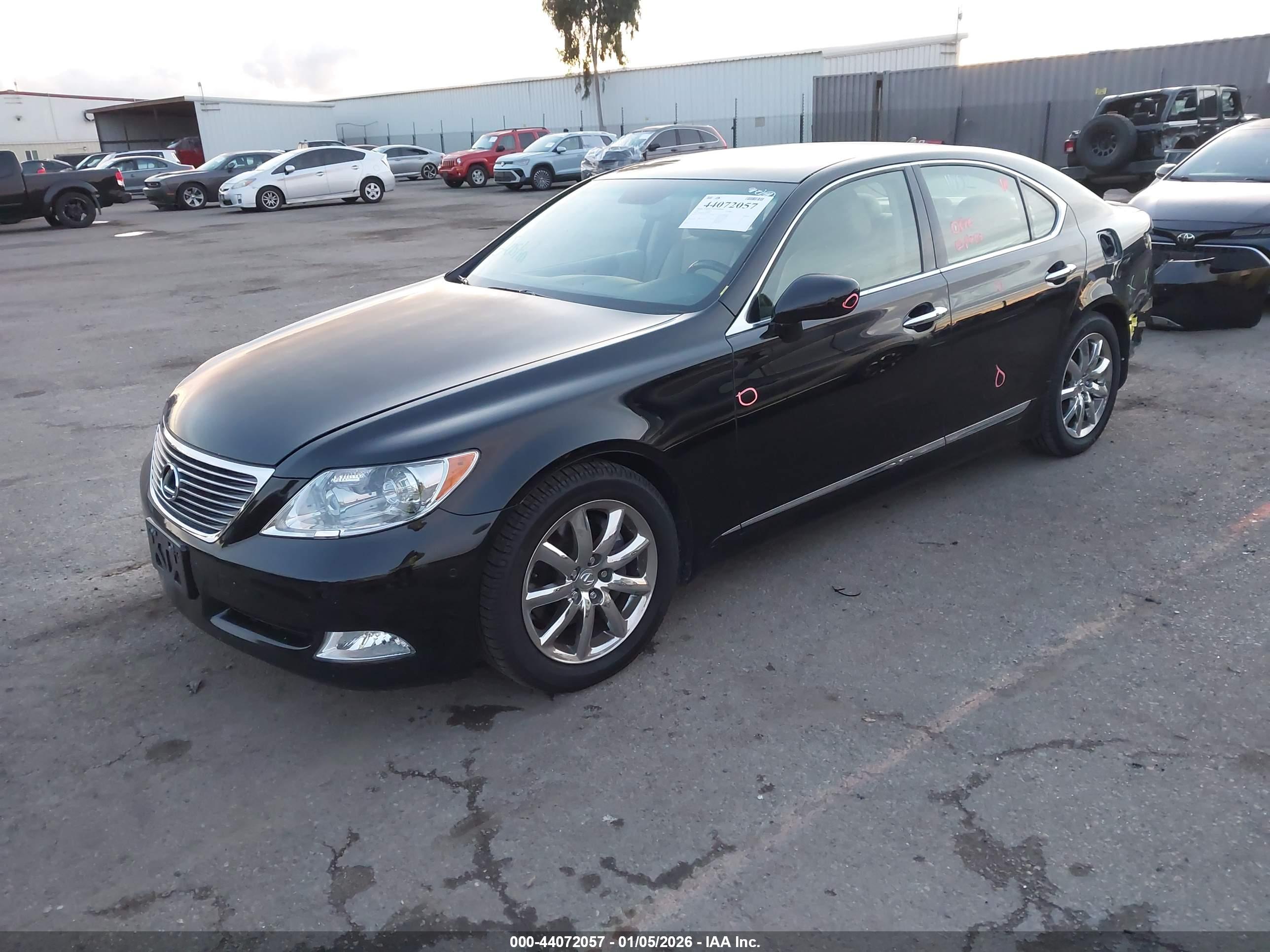 LEXUS LS image 2