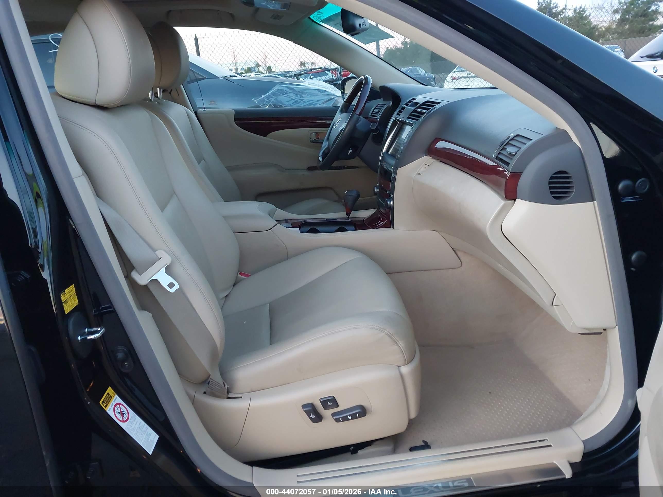 LEXUS LS image 5