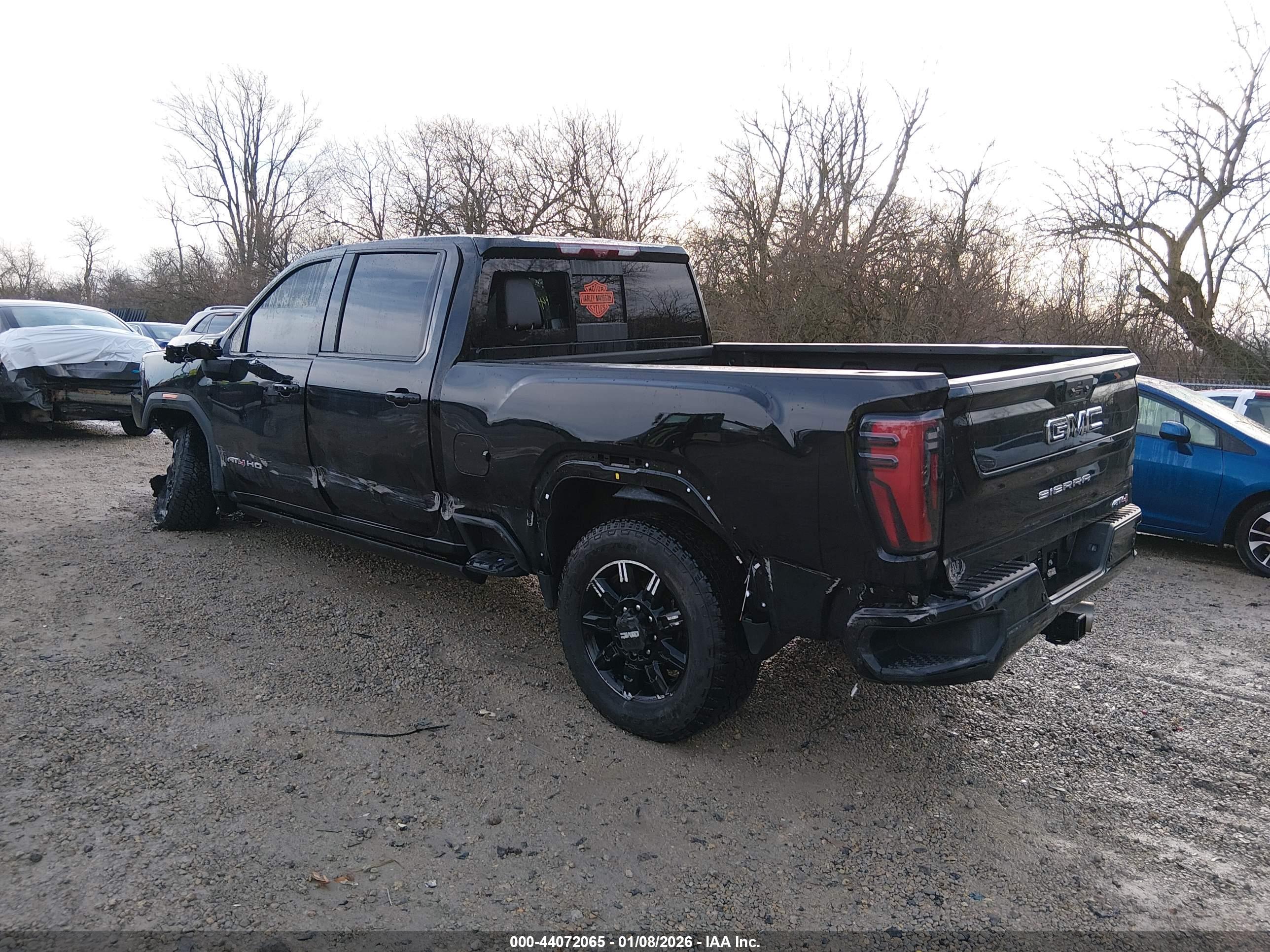 GMC SIERRA image 3