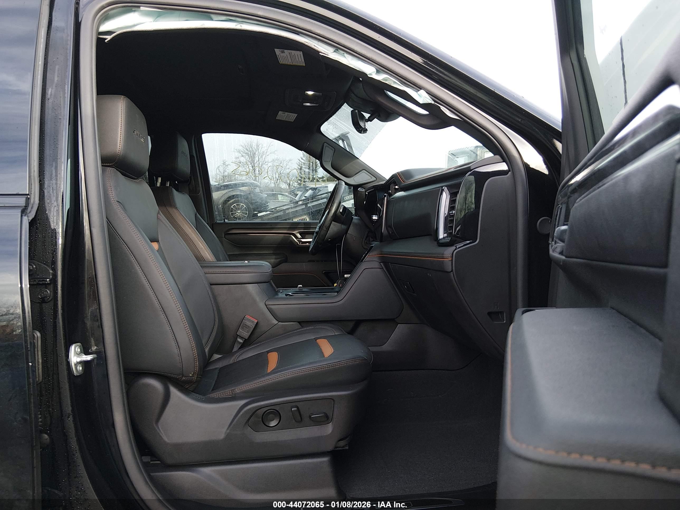 GMC SIERRA image 8