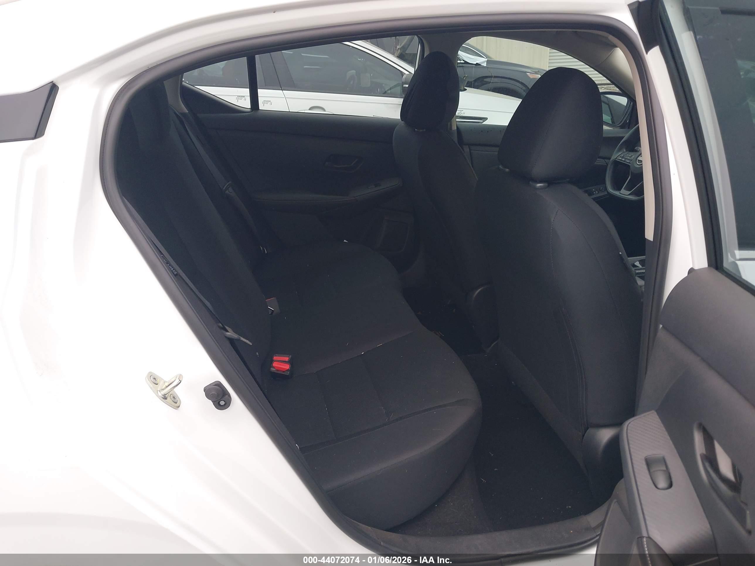 NISSAN SENTRA image 8