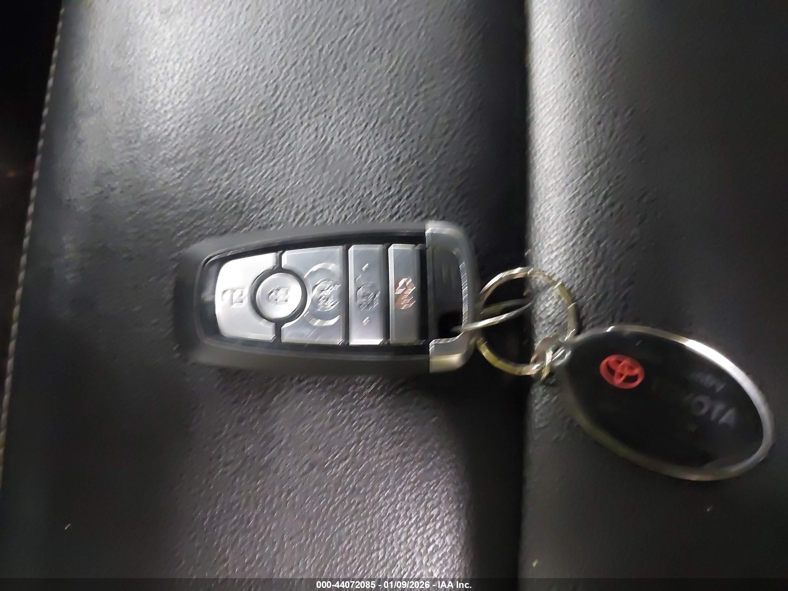 FORD EXPLORER image 11