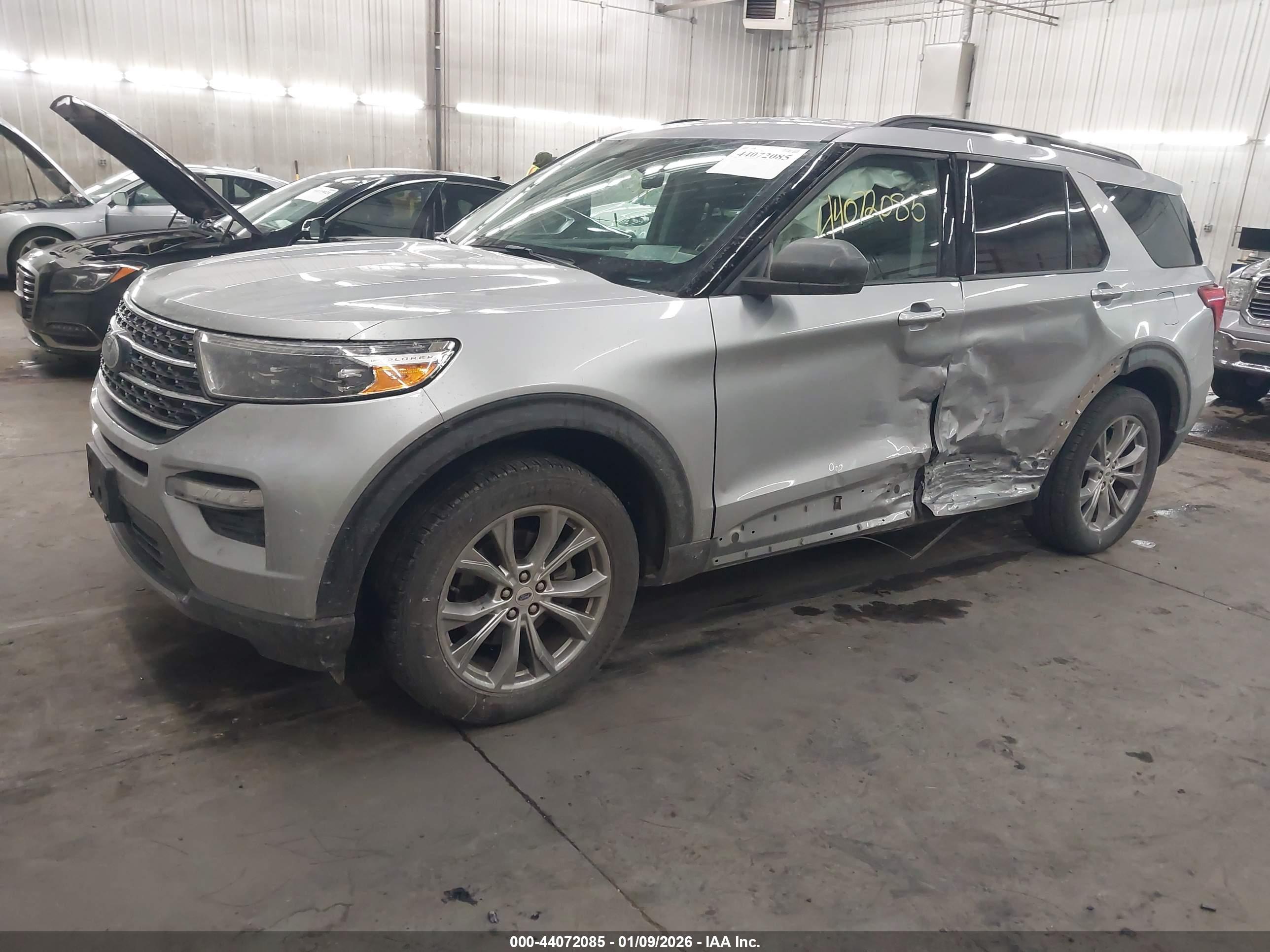 FORD EXPLORER image 2
